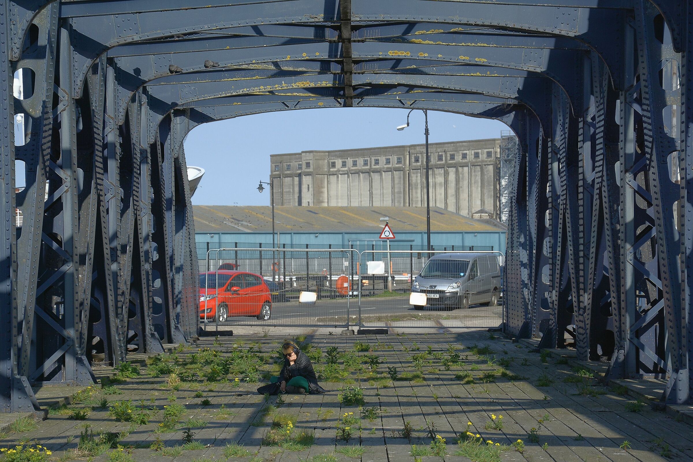 The girl over the bridge