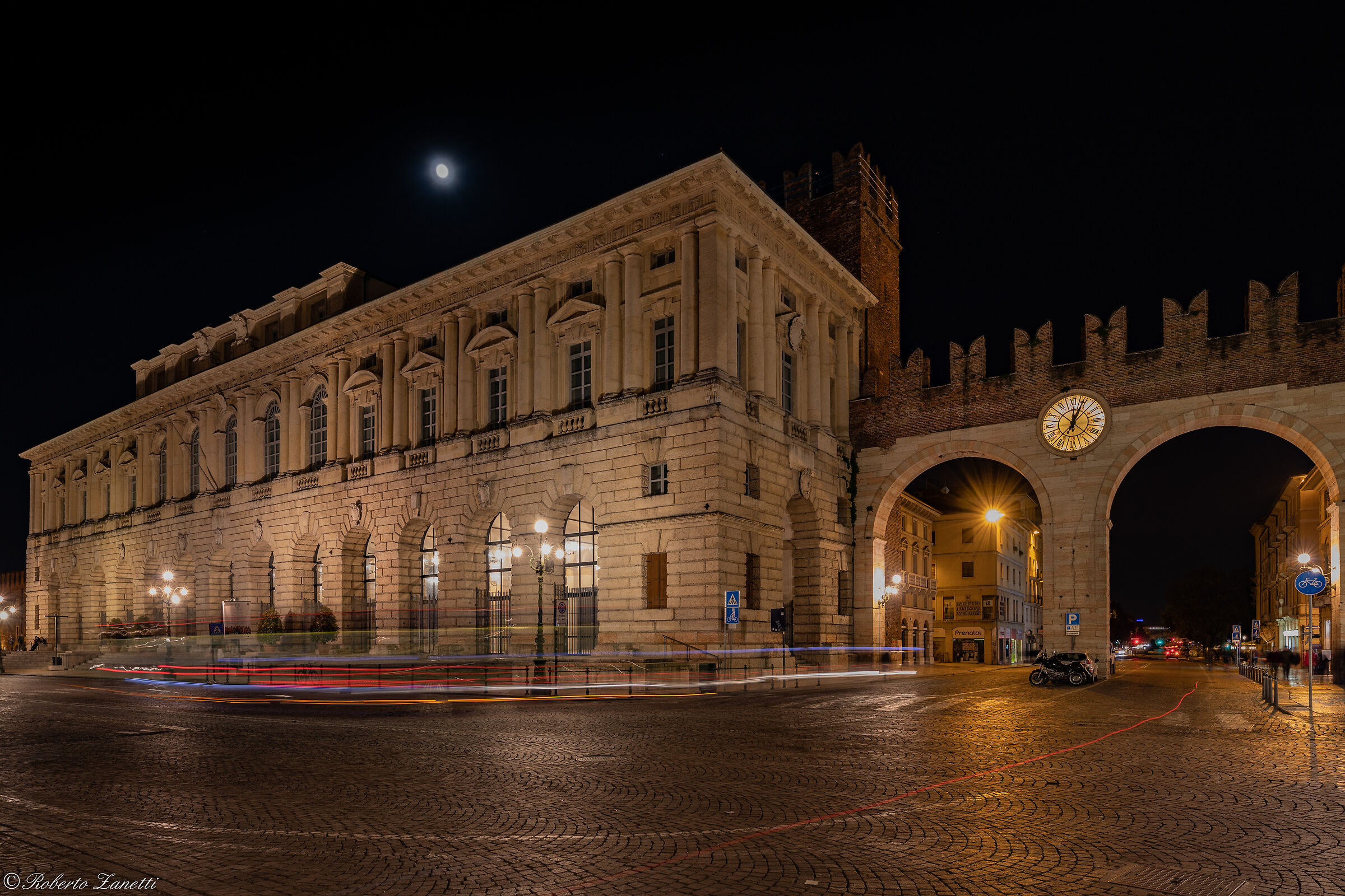Scie di luce sul Gran Guardia