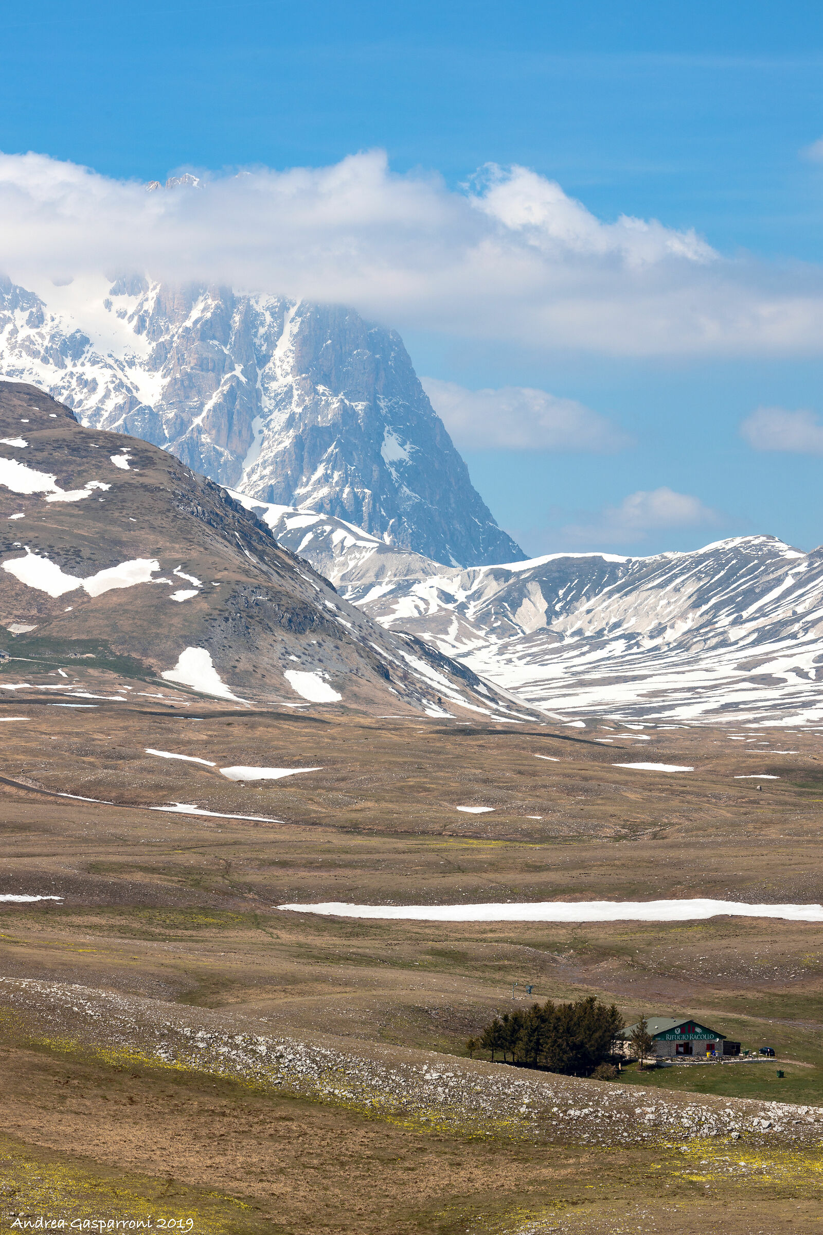 Da Rifugio Racollo fino a sua maestà il Gran Sasso (A...