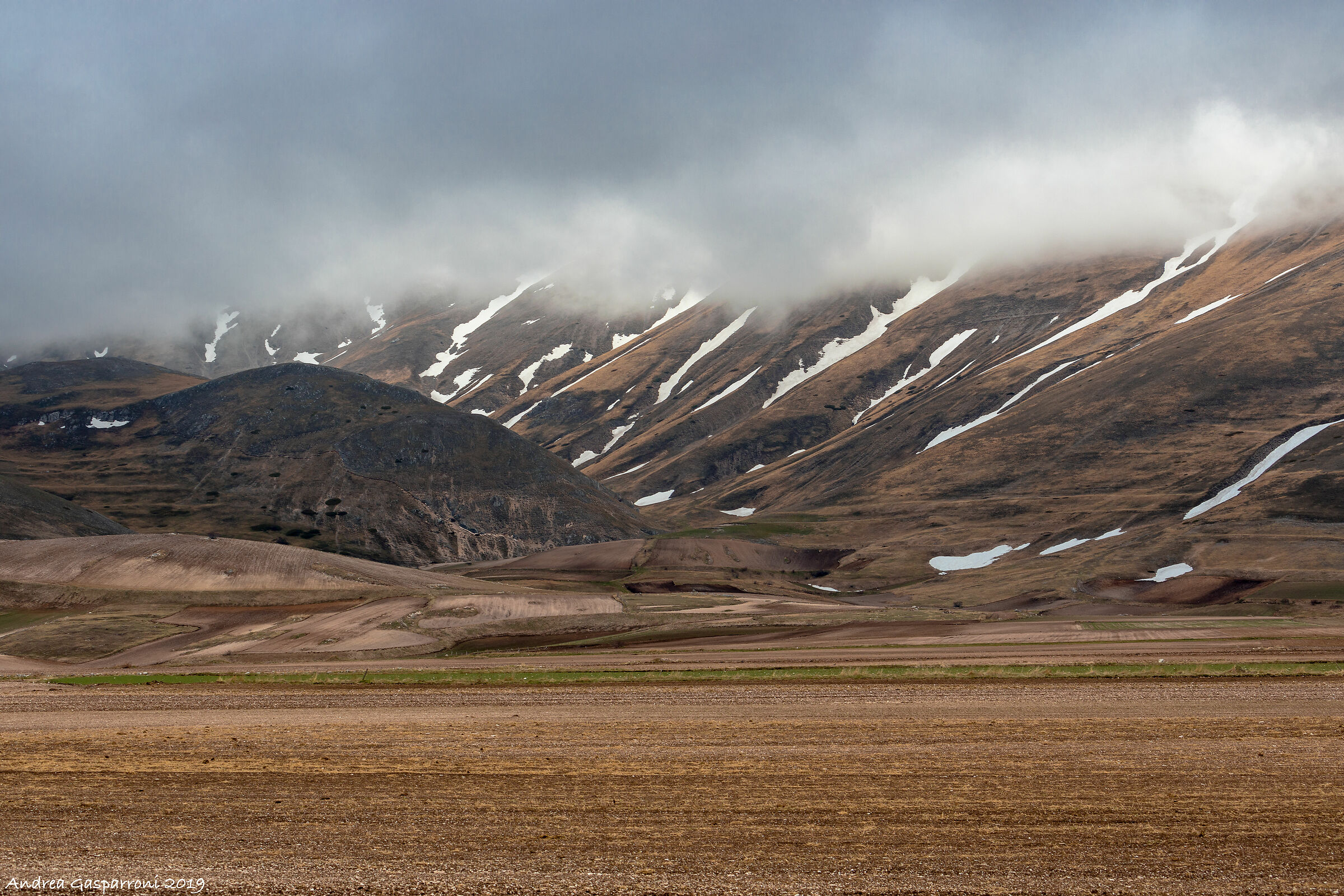 Il monte Vettore avvolto dalle nubi