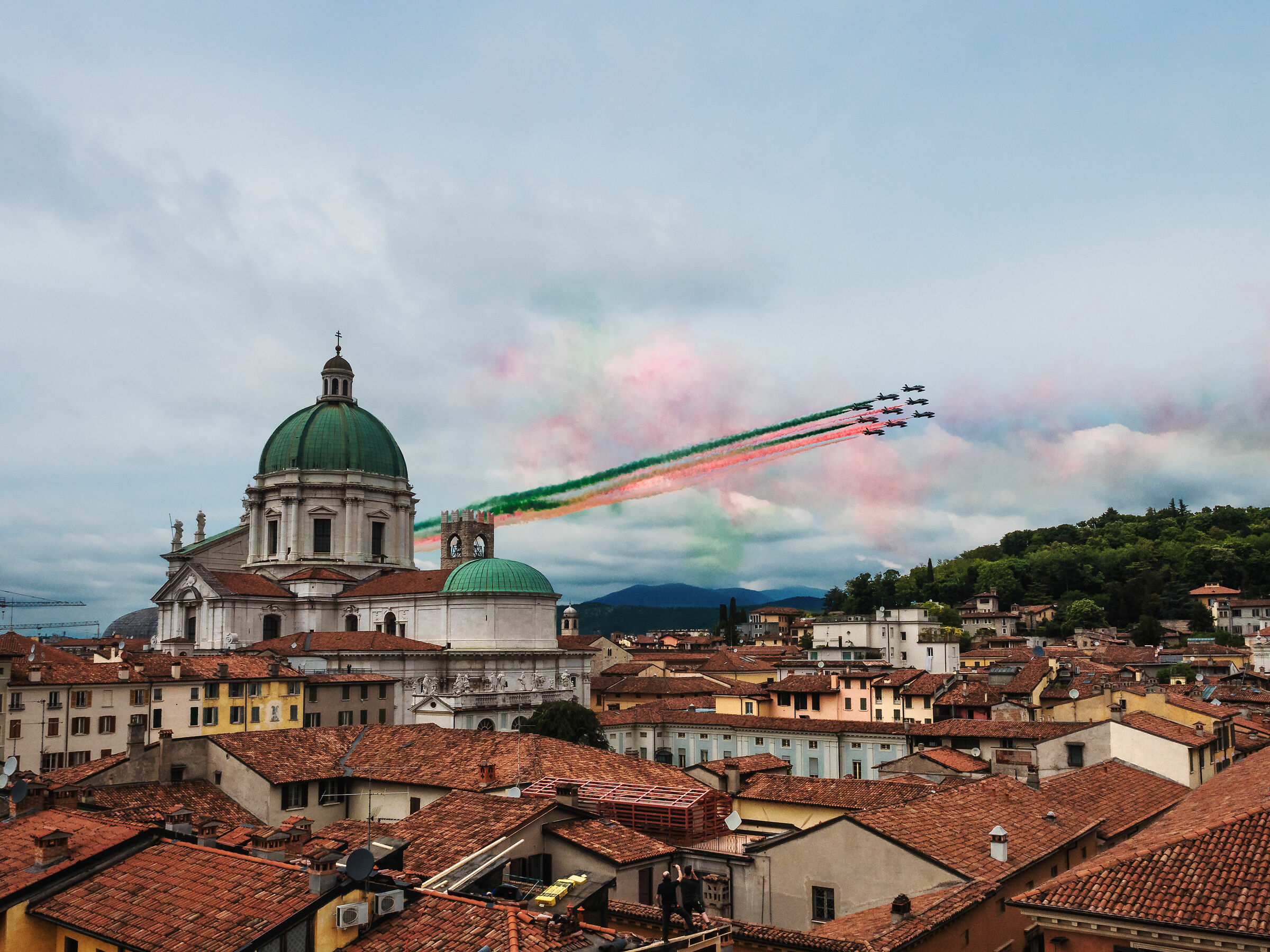 le frecce tricolori in volo sopra  Brescia-1000 miglia