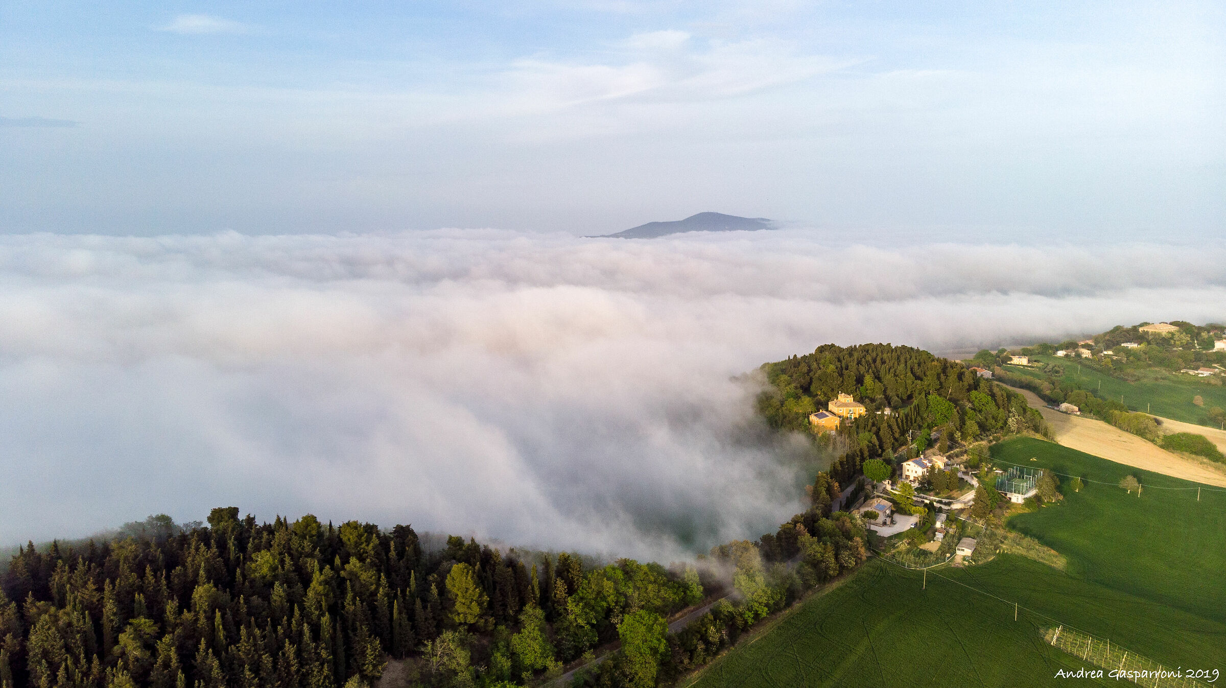 La nebbia che avanza, il Conero sullo sfondo (An)