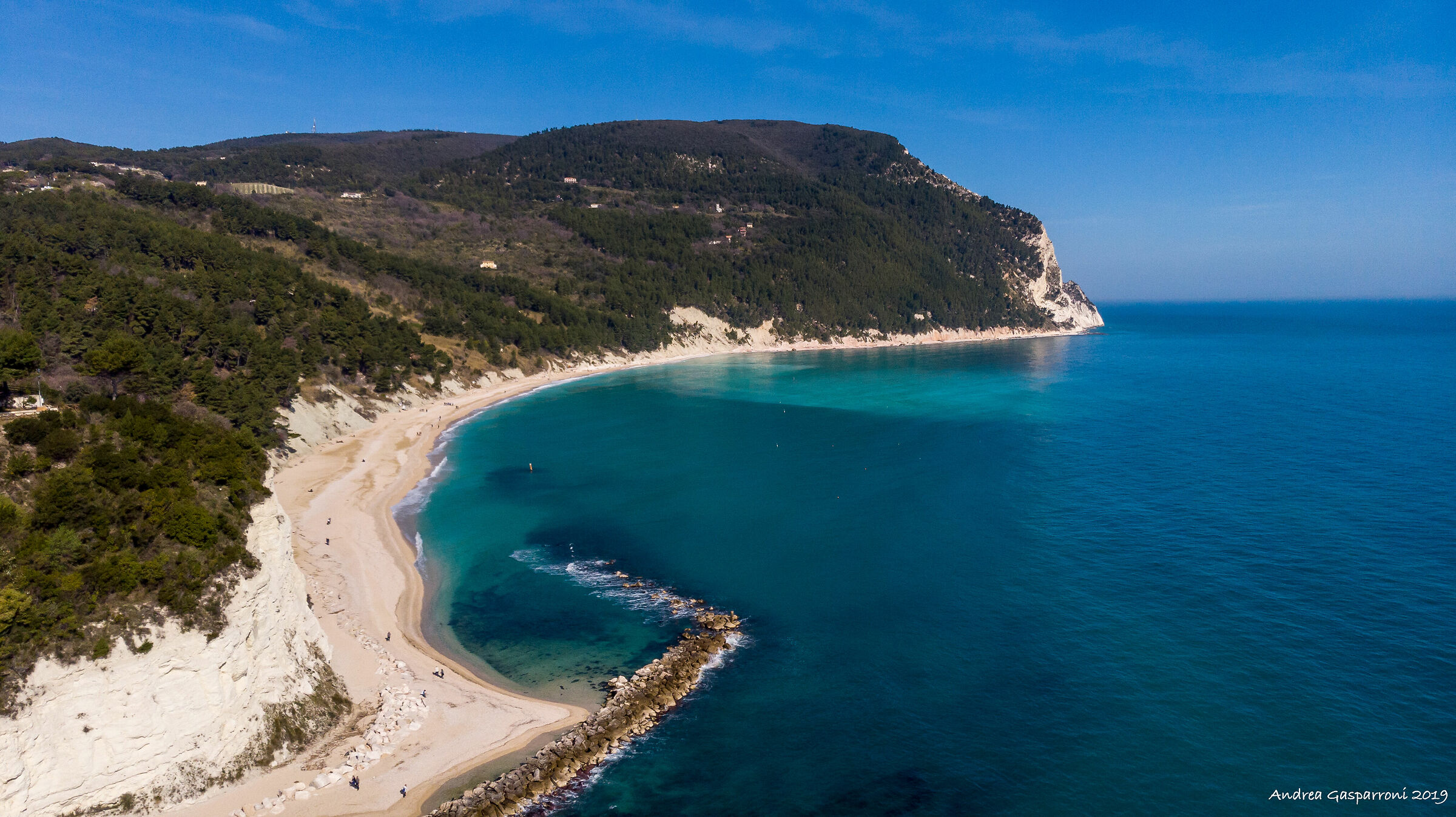 Dalla Spiaggia Urbani verso il Monte Conero (An)