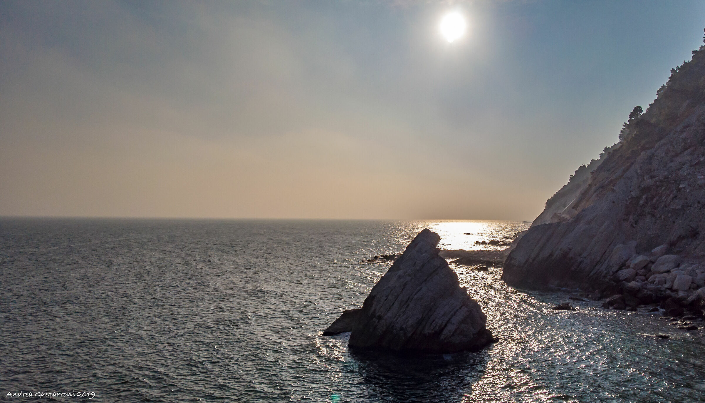 La vela di Portonovo (An) in controluce