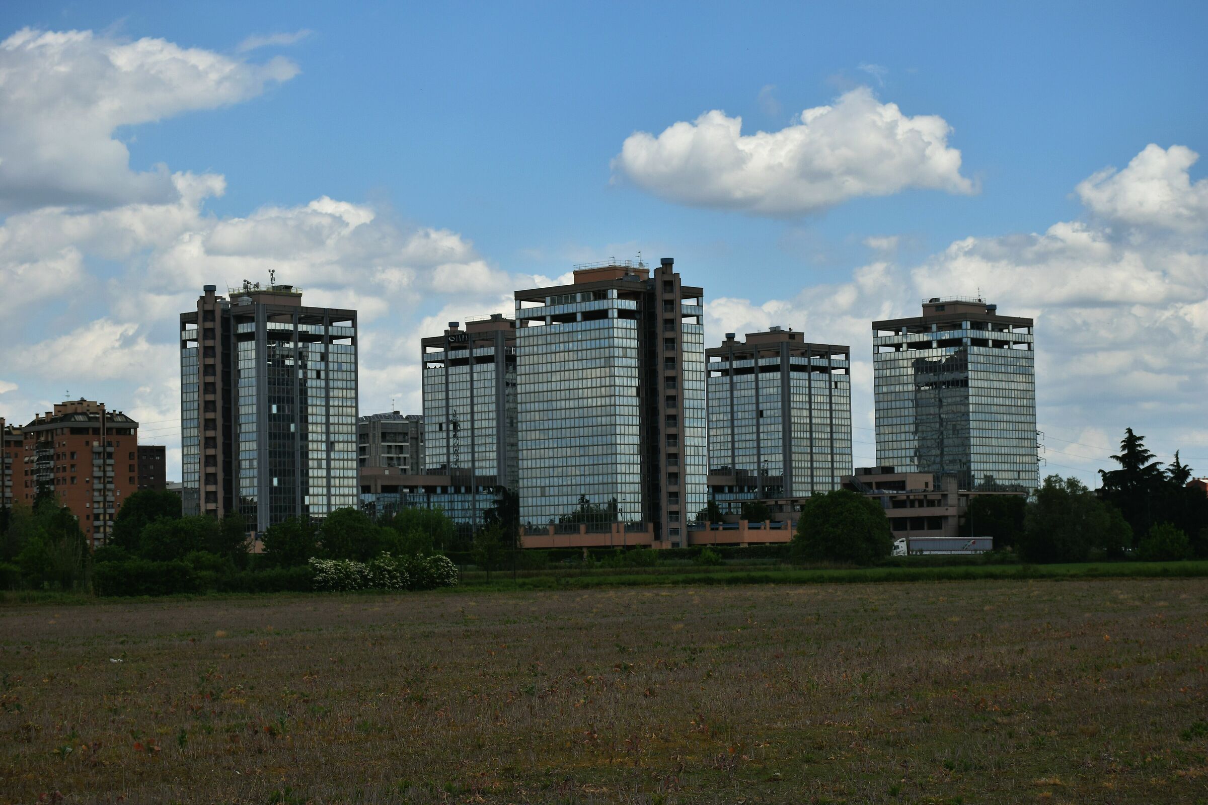 Park South Milan the city advances