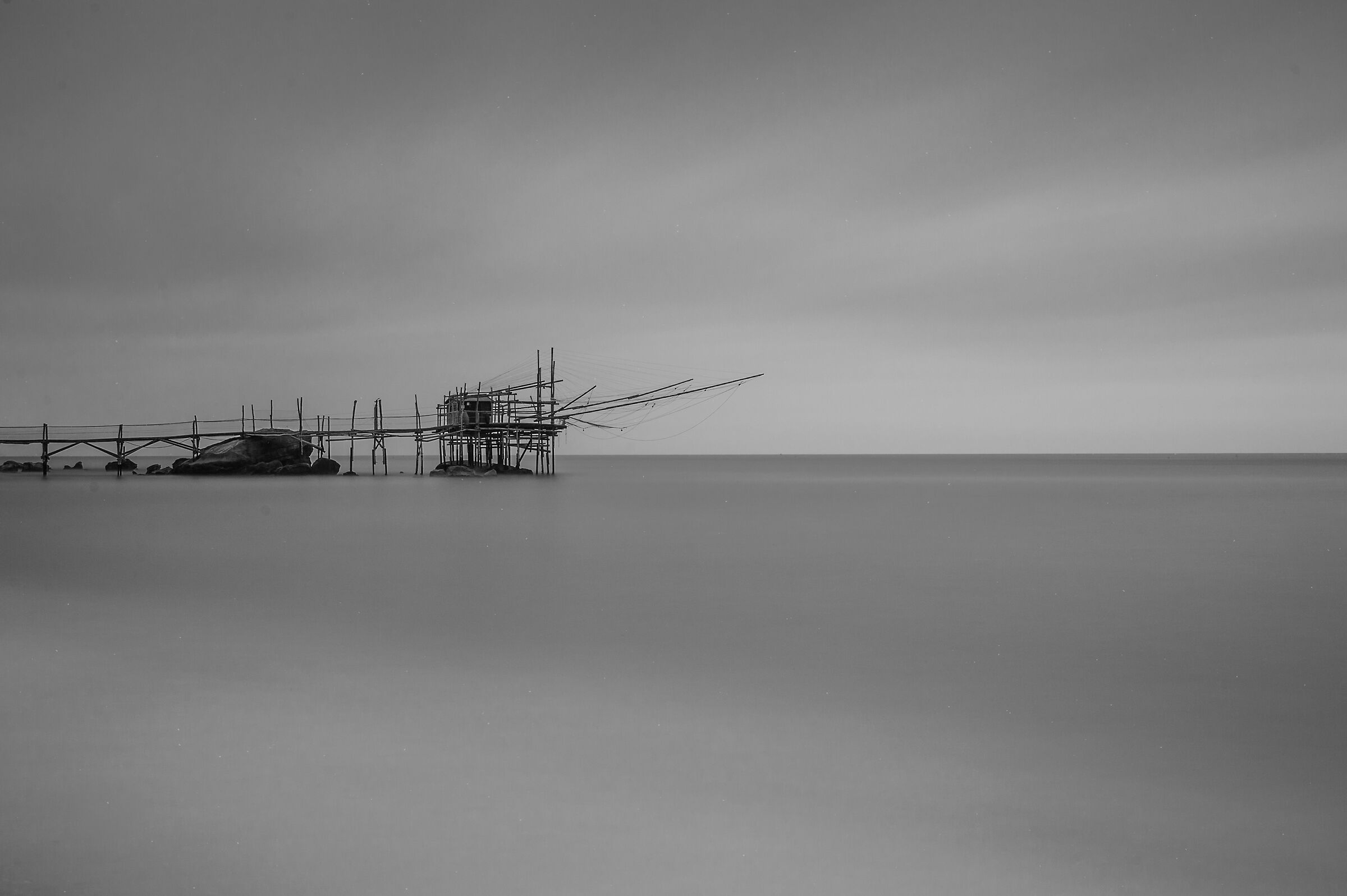 debole alba sulla costa dei trabocchi (abruzzo)