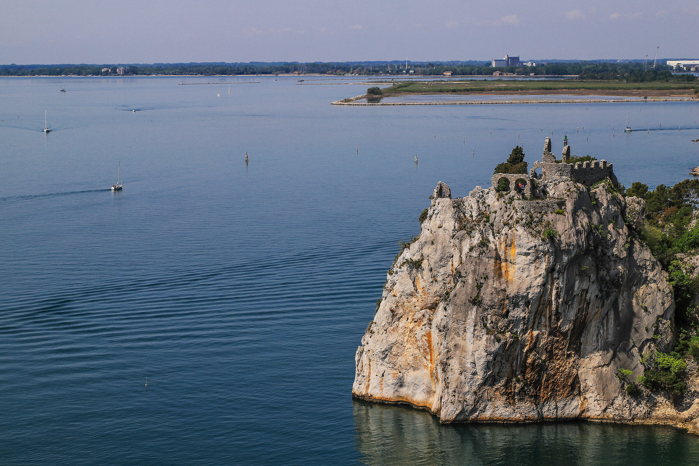 Duino, le vecchie mura.