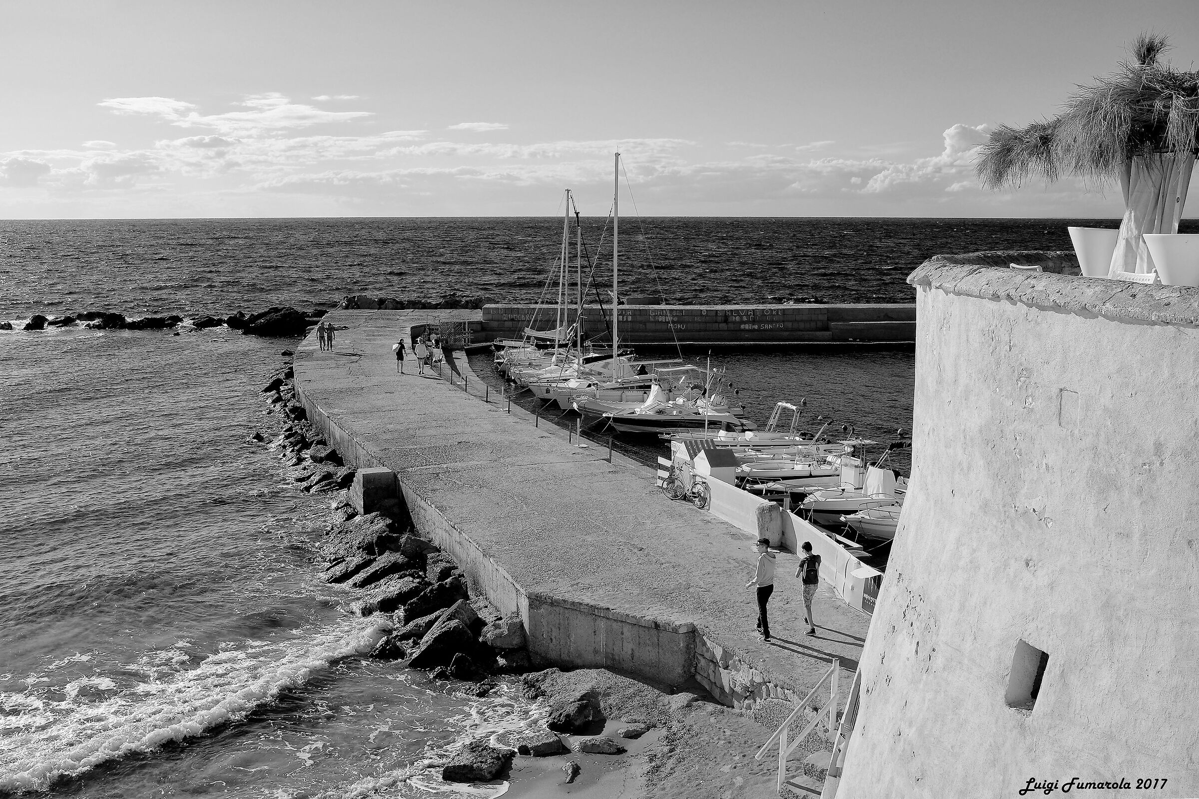 b. & w. without title