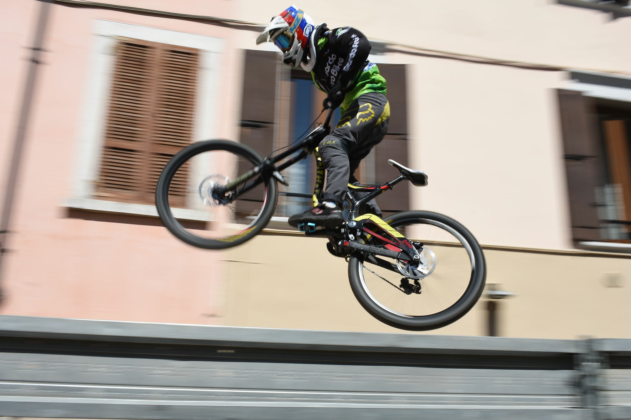 MAD of lake -urban downhill 2019