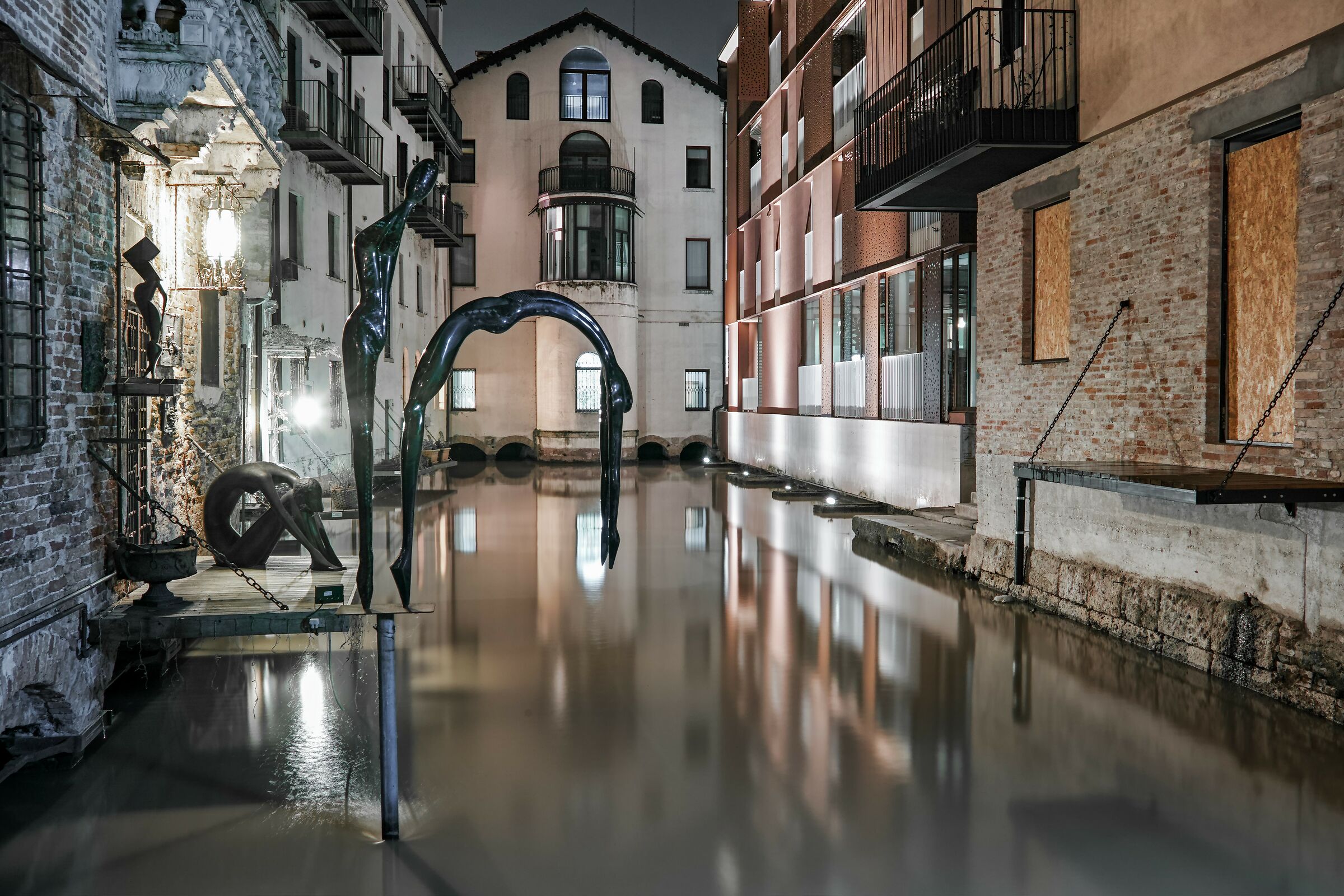 Le Tuffatrici - treviso by night