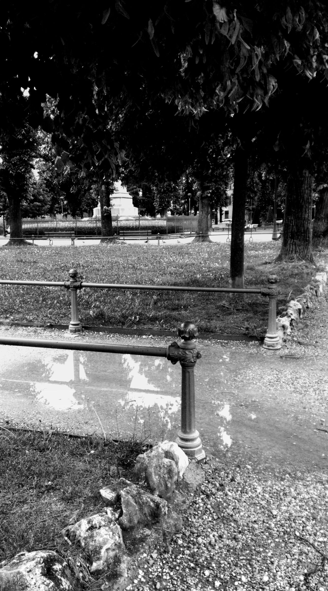 Square of a thousand. Black and white.