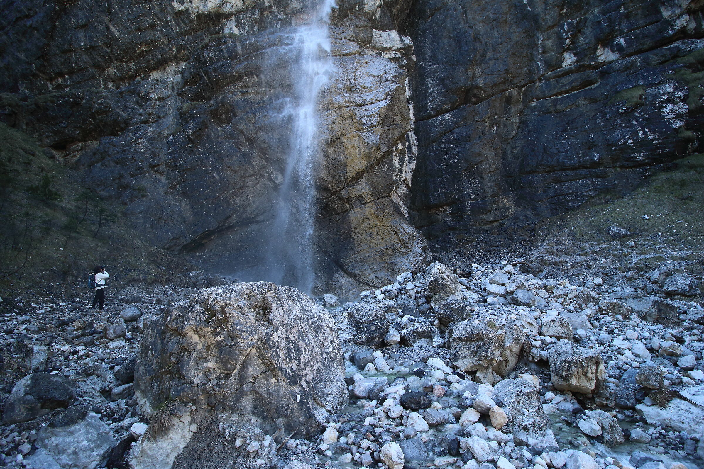Climbing up the lake of Tovel