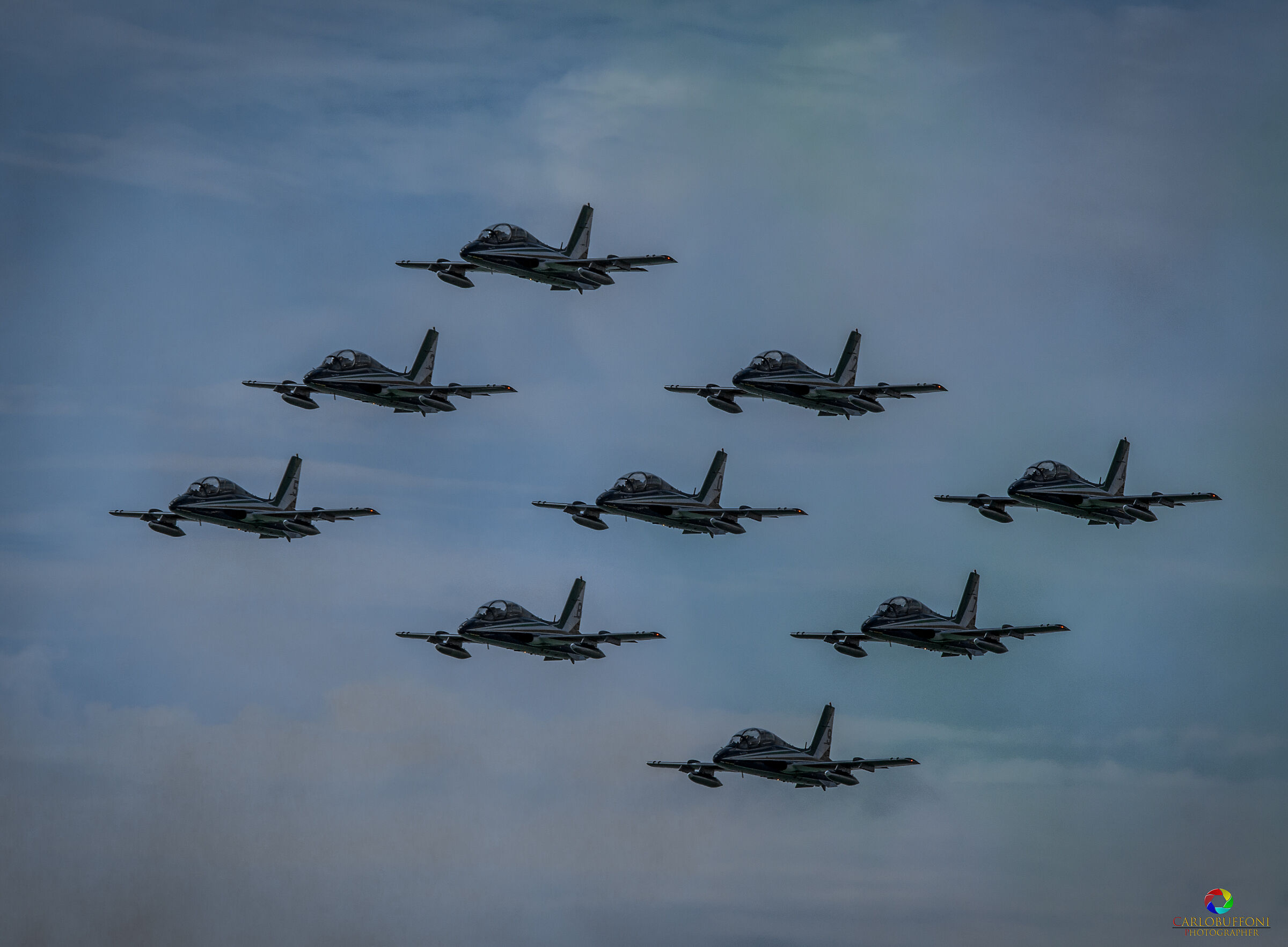 Frecce tricolori tra le nuvole