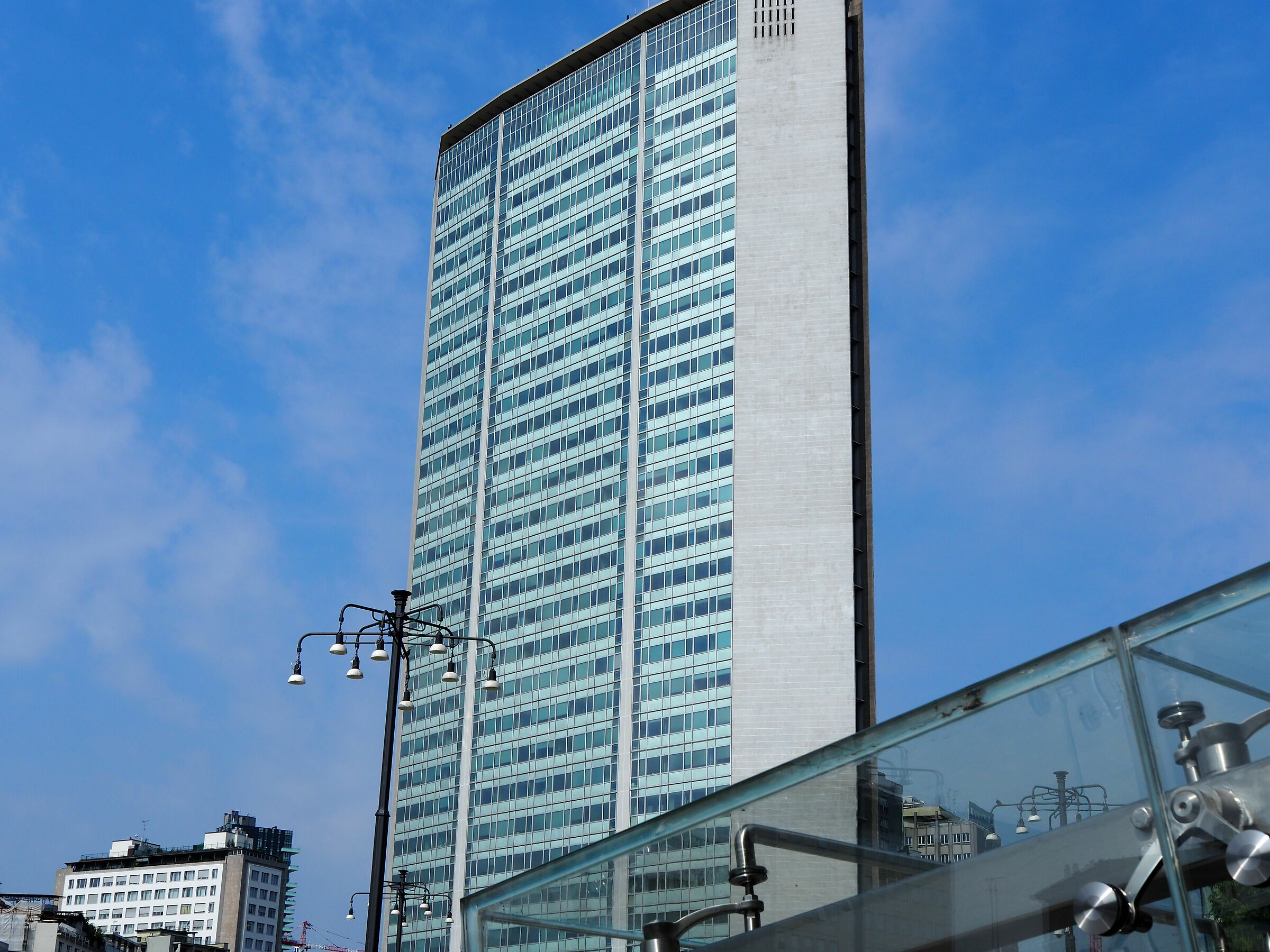 Acciao, vetro e cemento...