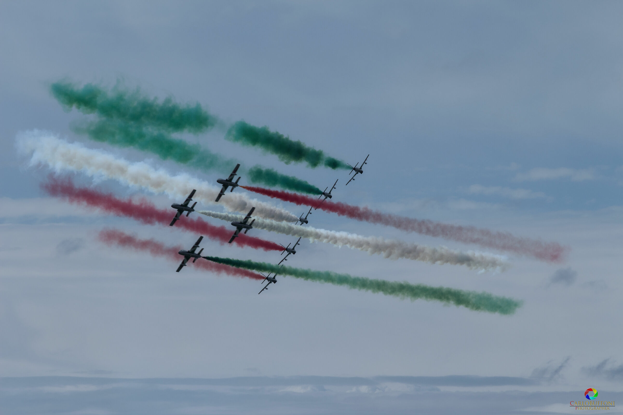 Frecce tricolori tra le nuvole