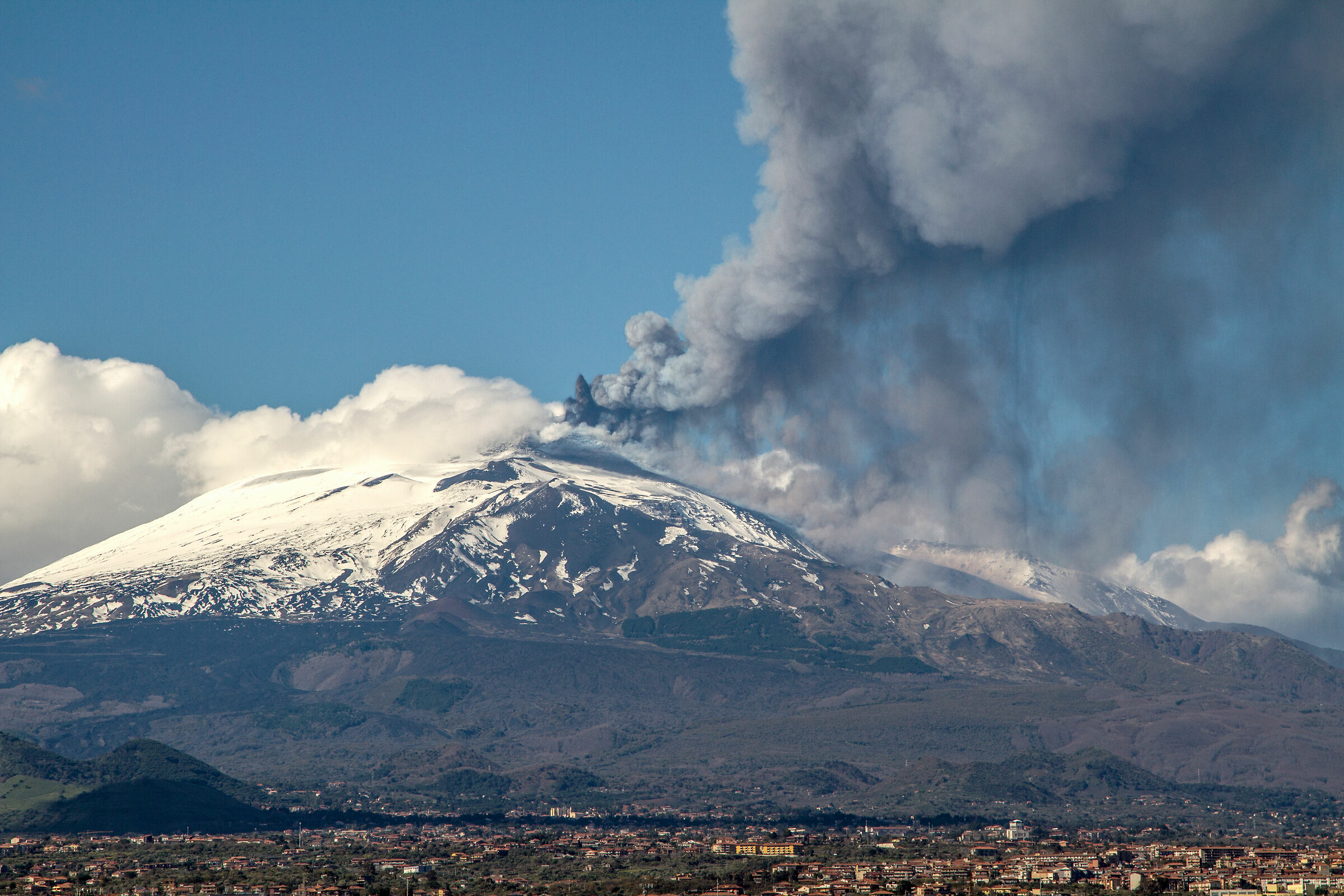 Sua maestà Etna in azione