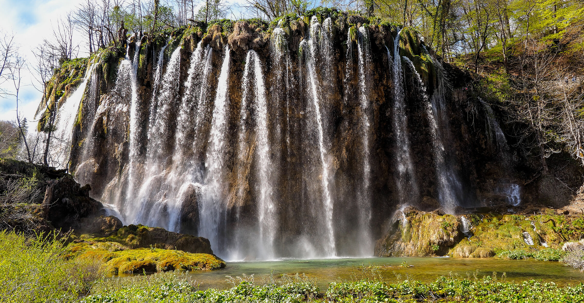 l'impetuoso scendere dell'acqua