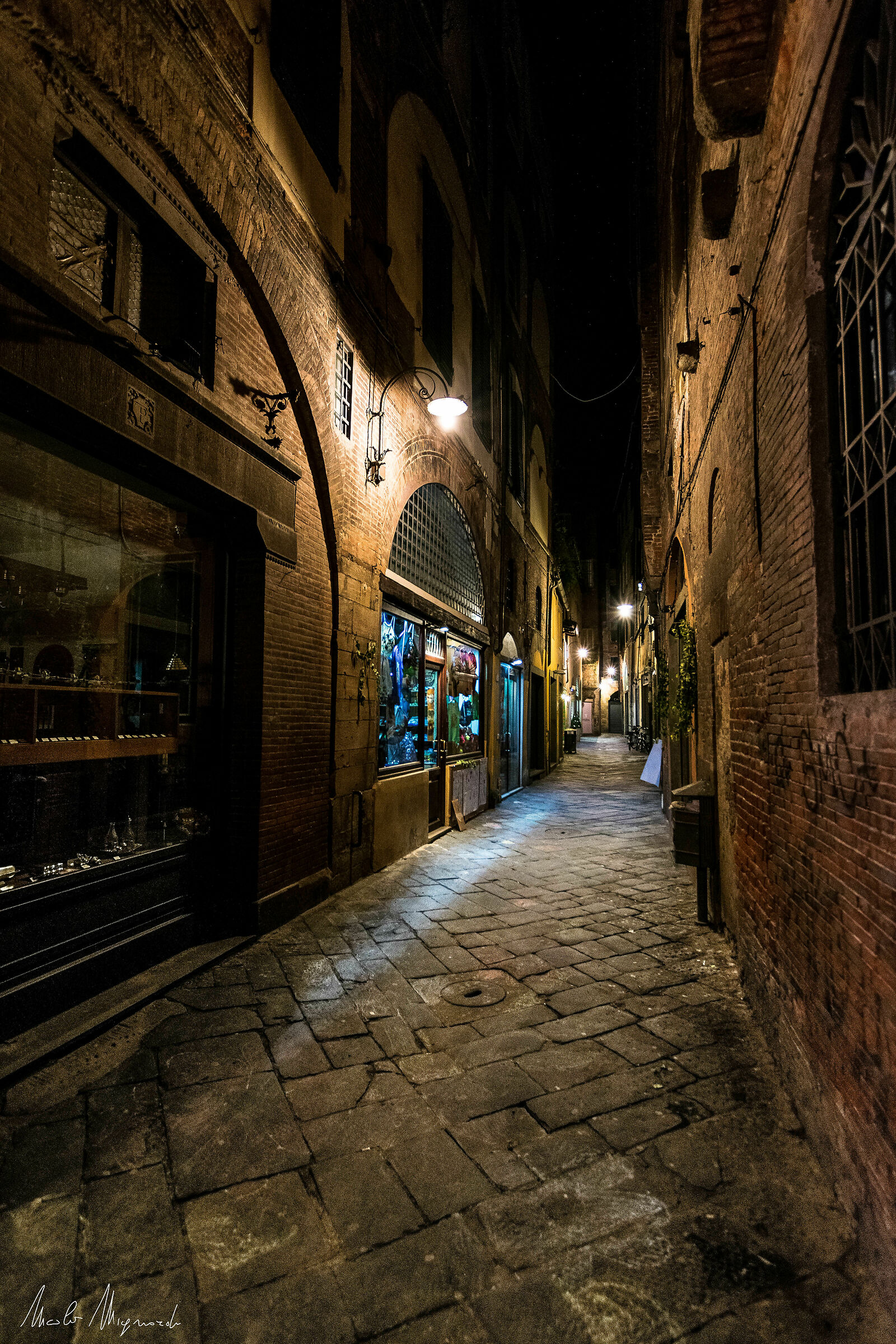 la notte...tra i vicoli di Lucca