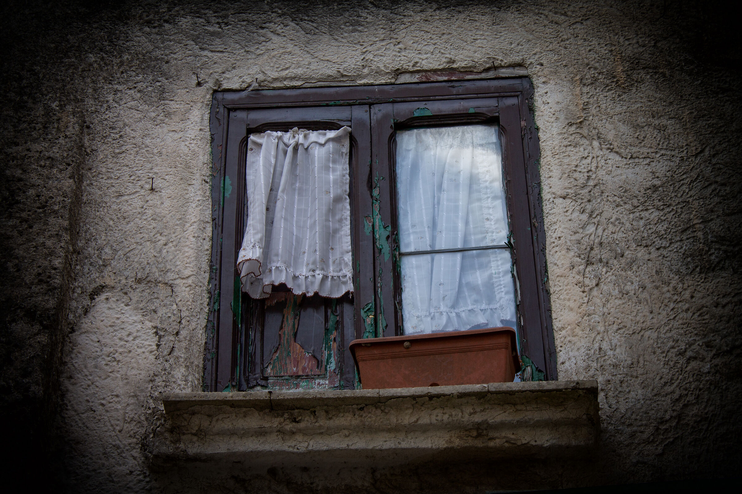 Tendine alla vecchia finestra