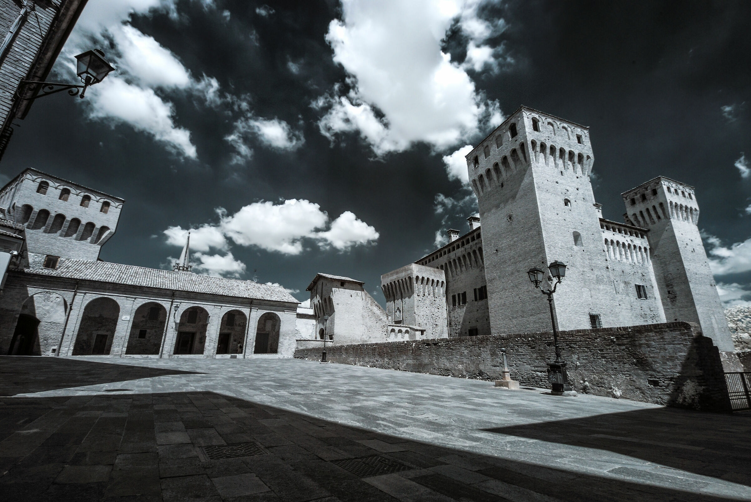 Rocca di Vignola - infrarosso ir720nm