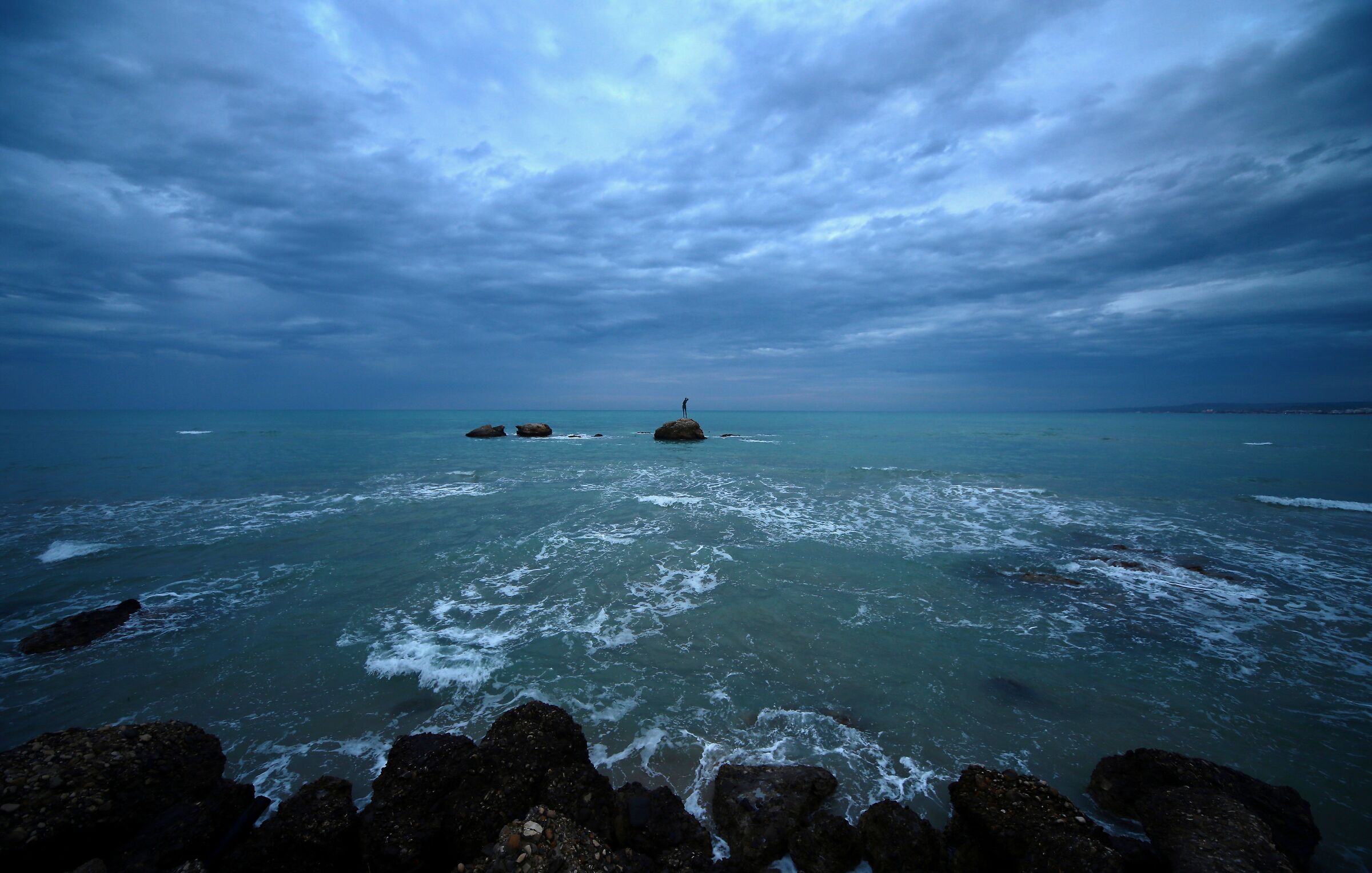 La Sirenetta tra venti di tempesta e pioggia.