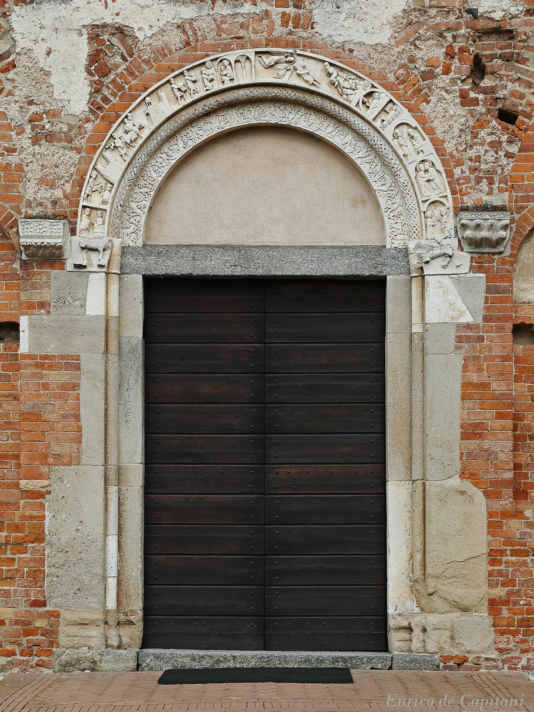 The portal of S. Maria in Calvenzano