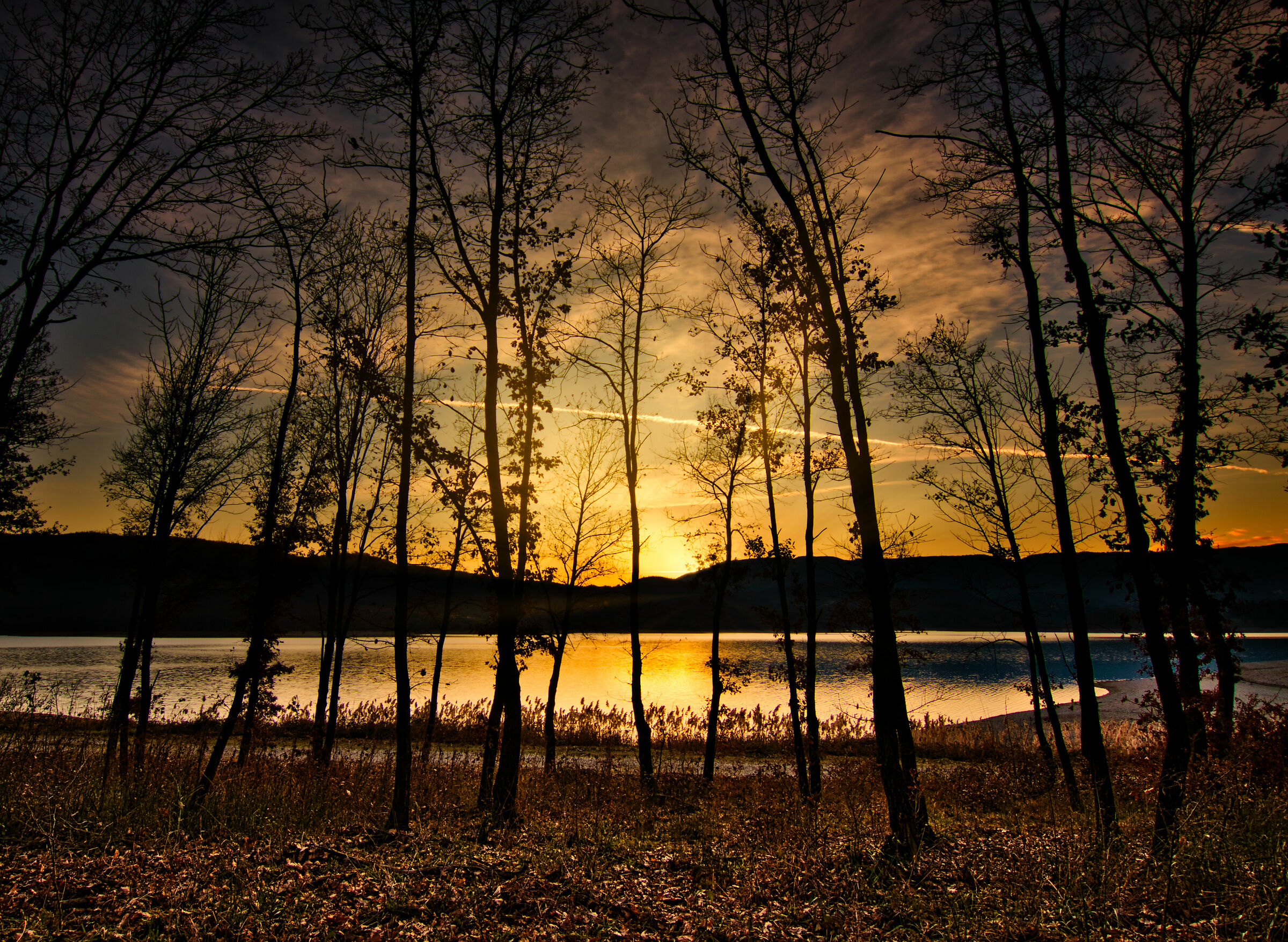 Tramonto sul lago