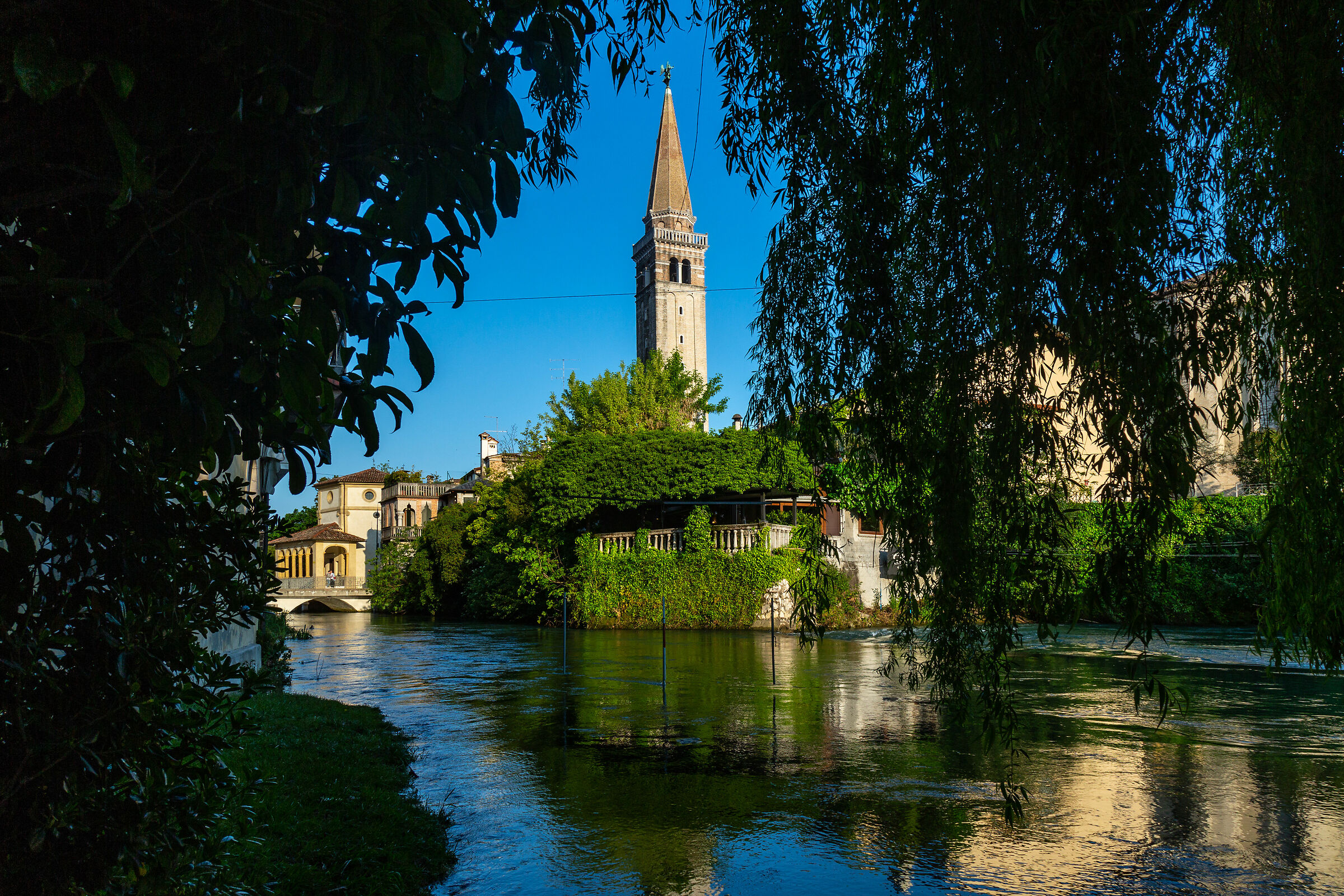 Sacile, il campanile del duomo.