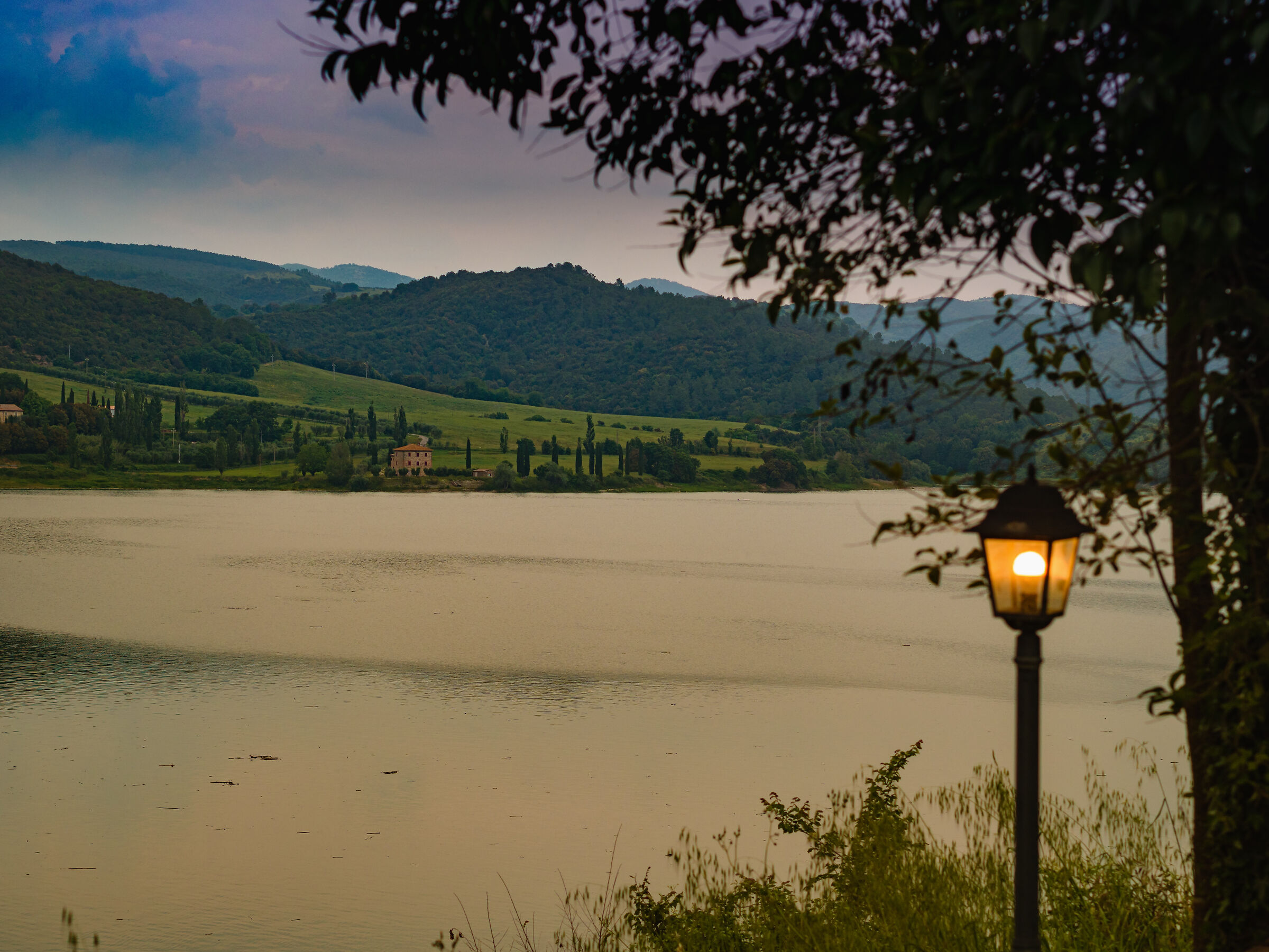 Tramonto sul lago