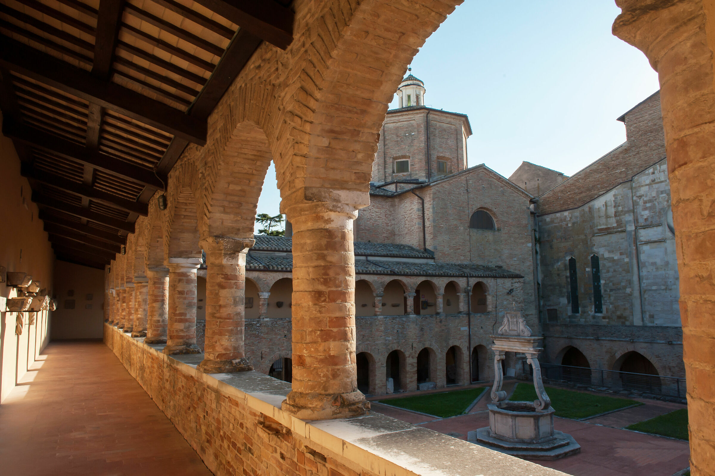 Chiostro Cattedrale atri