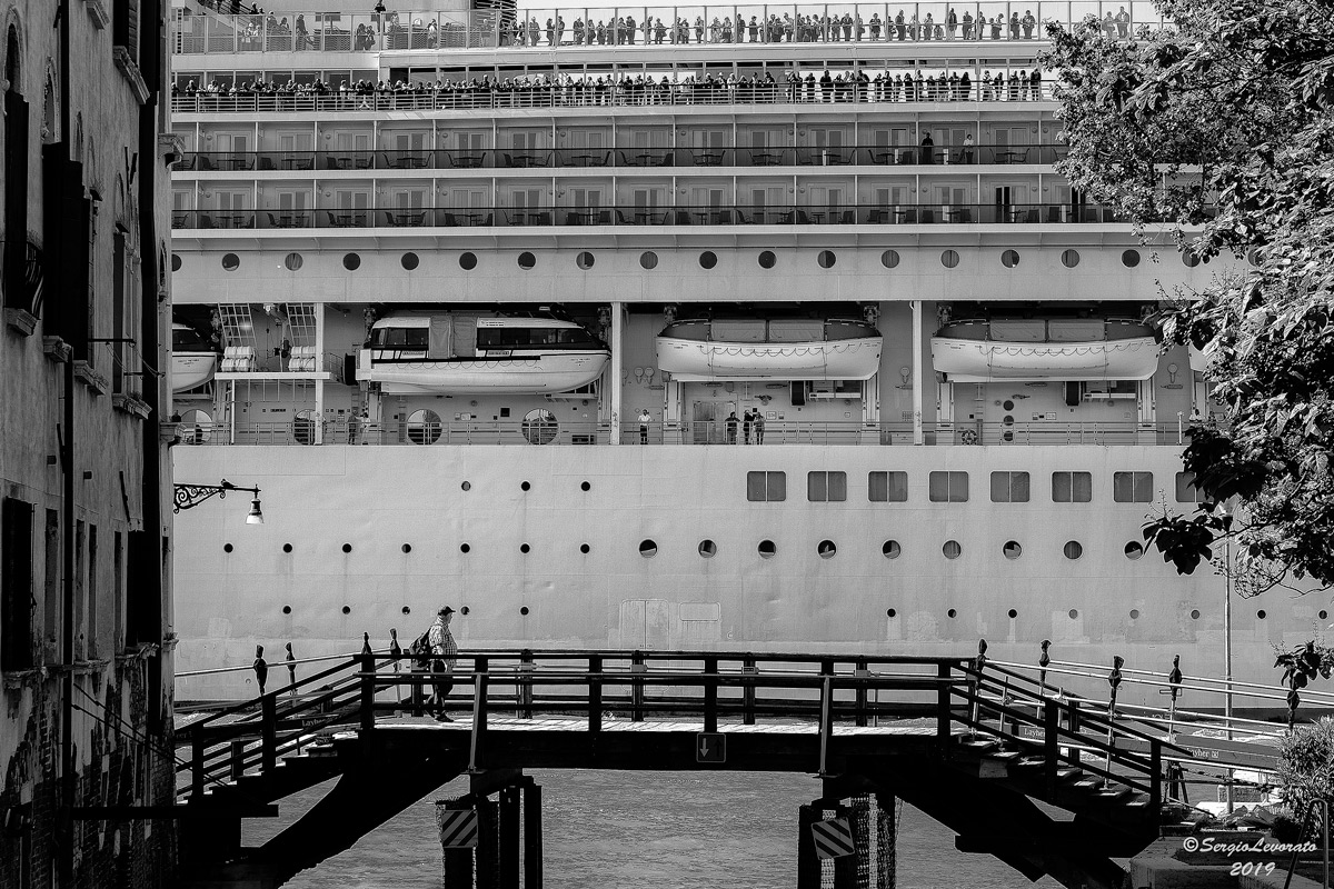 Big ships in Venice
