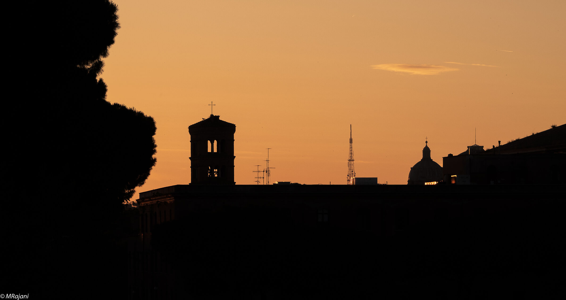 Profilo al tramonto del campanile di S Maria in Cosmedi
