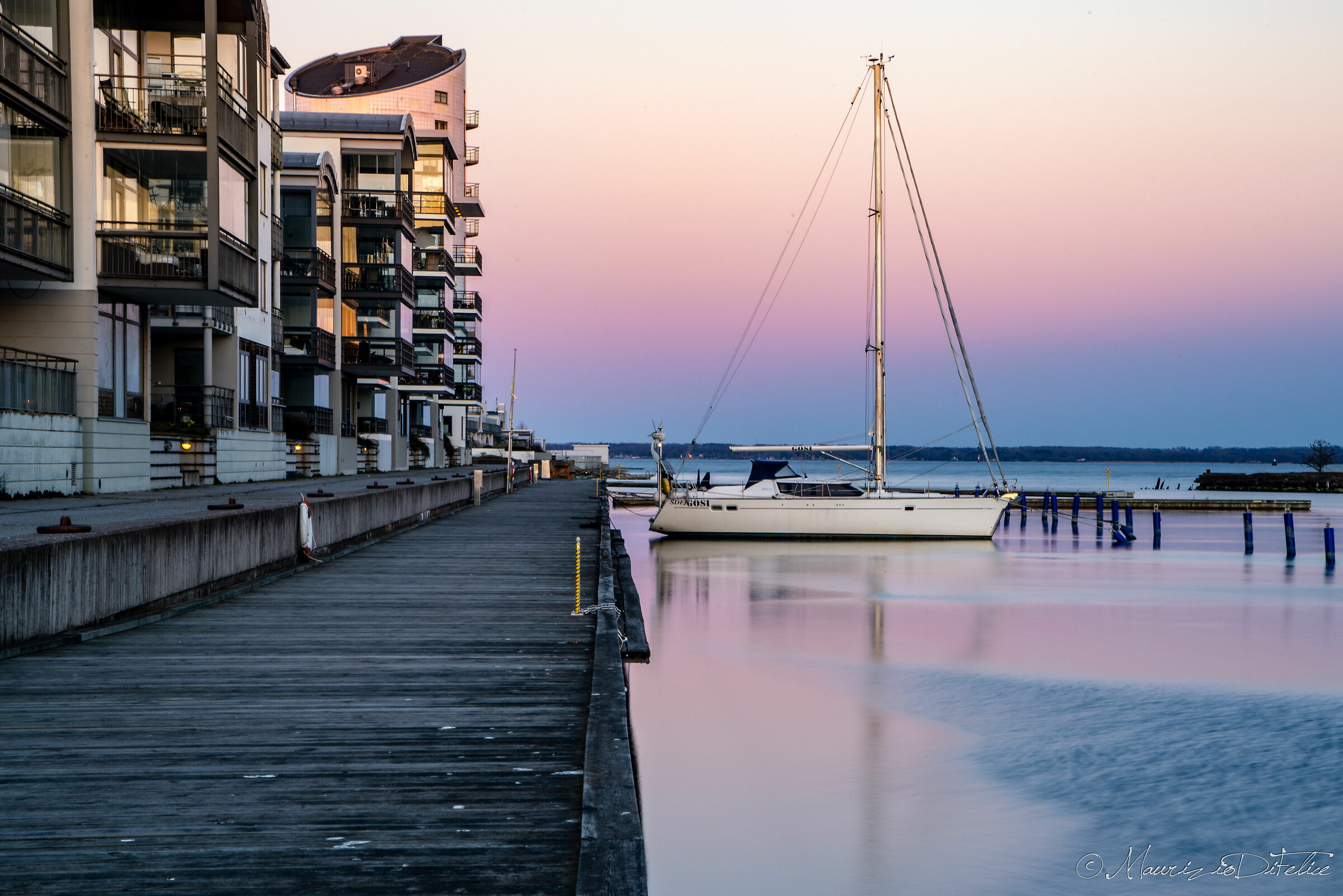 I park in front of the house..