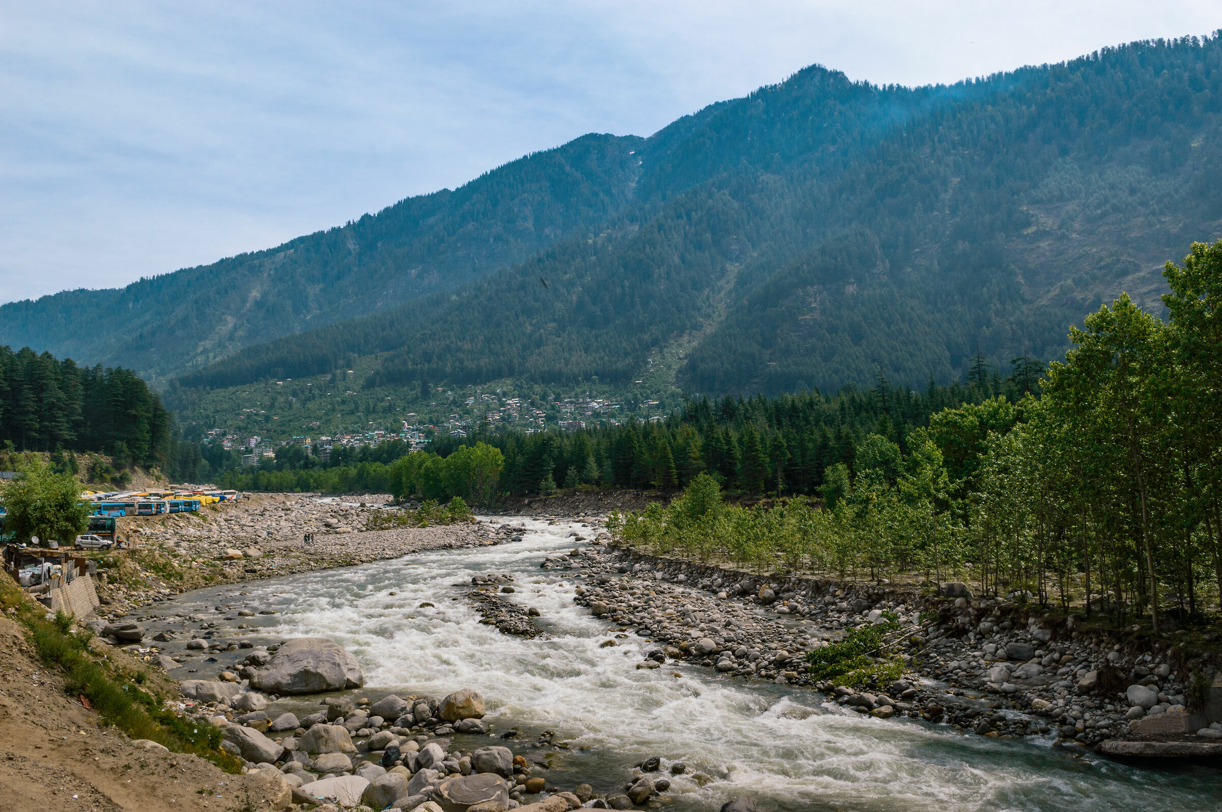 Fiume Beas che scorre attraverso Manali