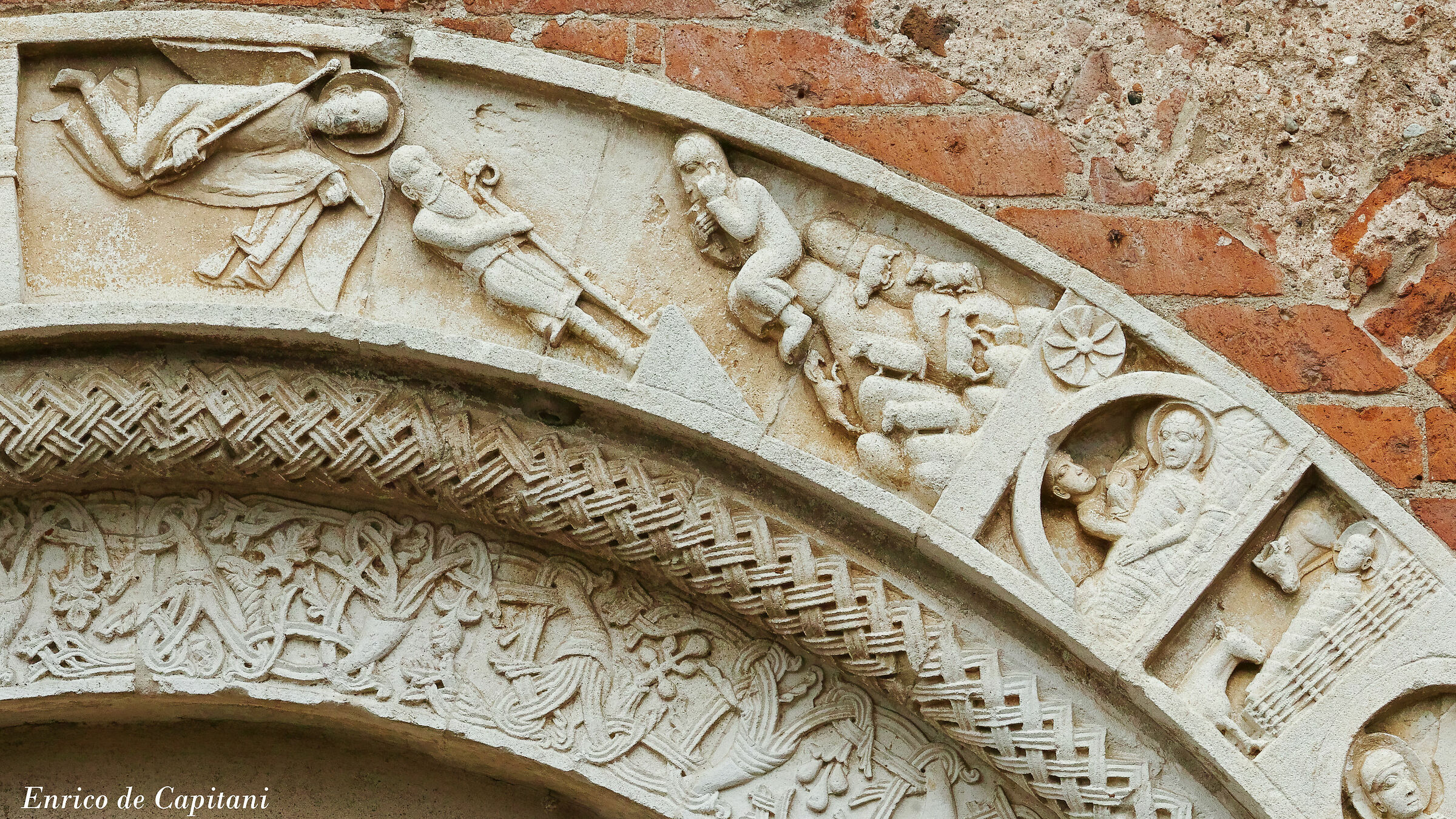 "Nativity" and "announcement to the Shepherds" in the portal...