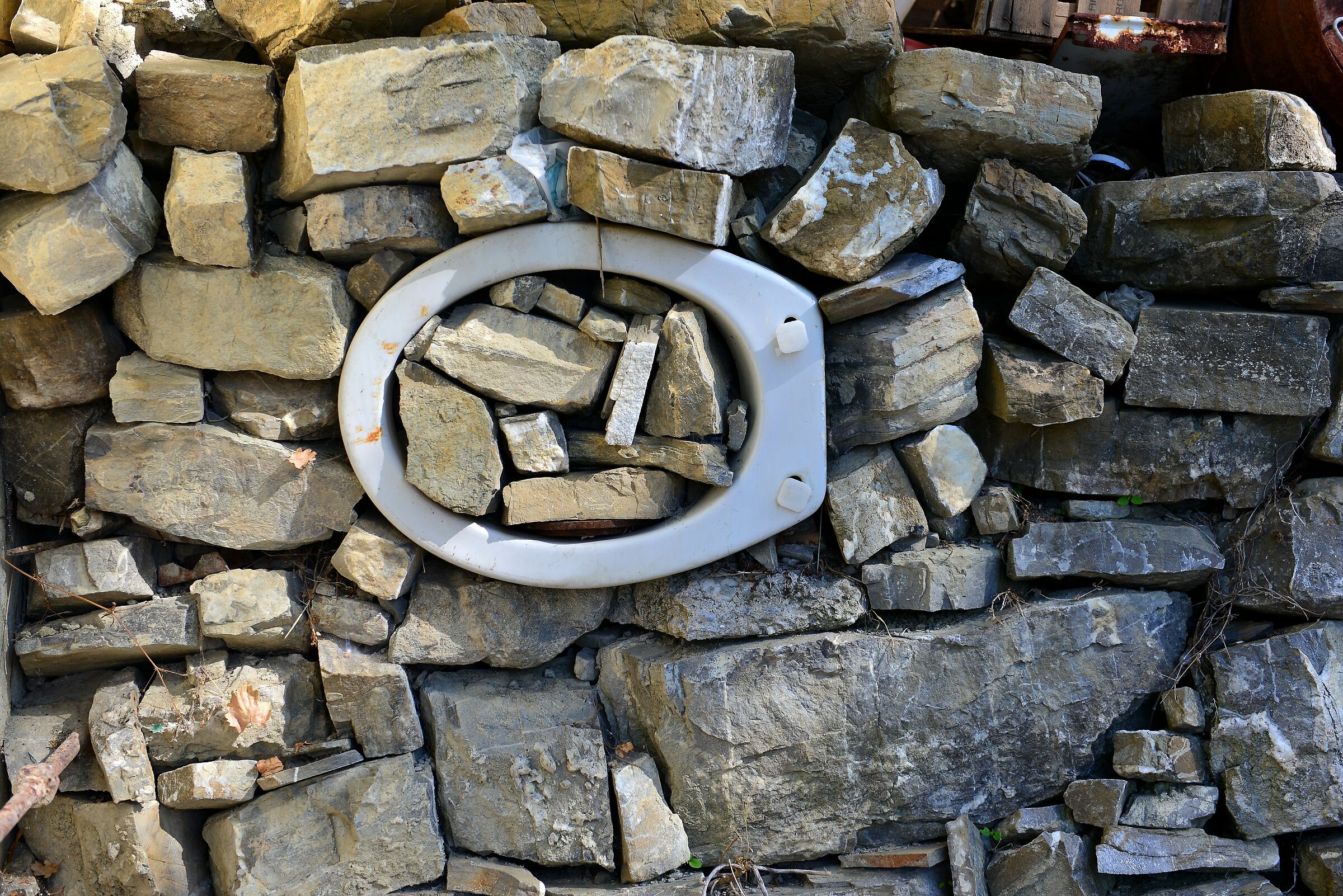 muratura in pietra bizzarra...