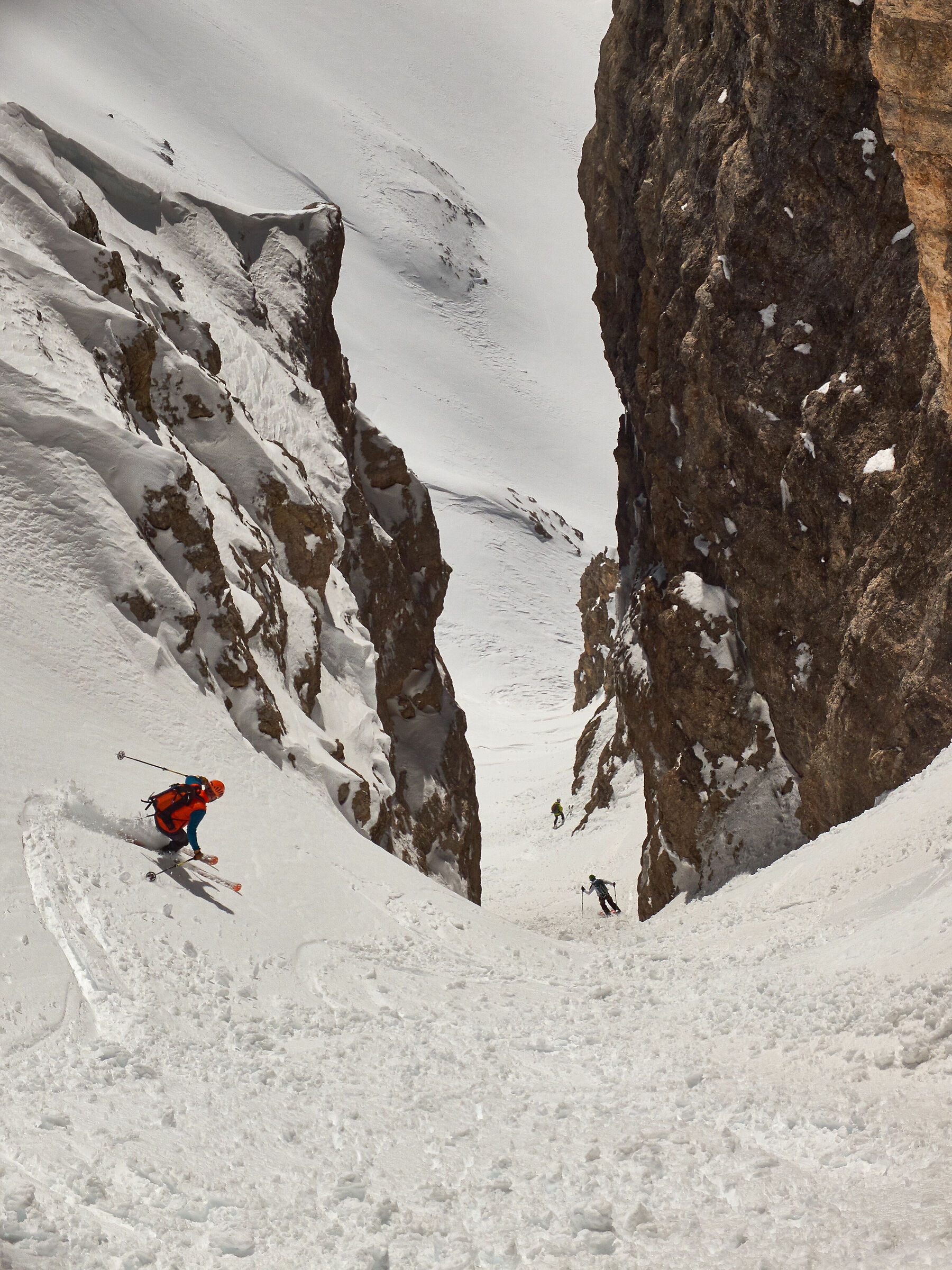 skiing down the coluoir