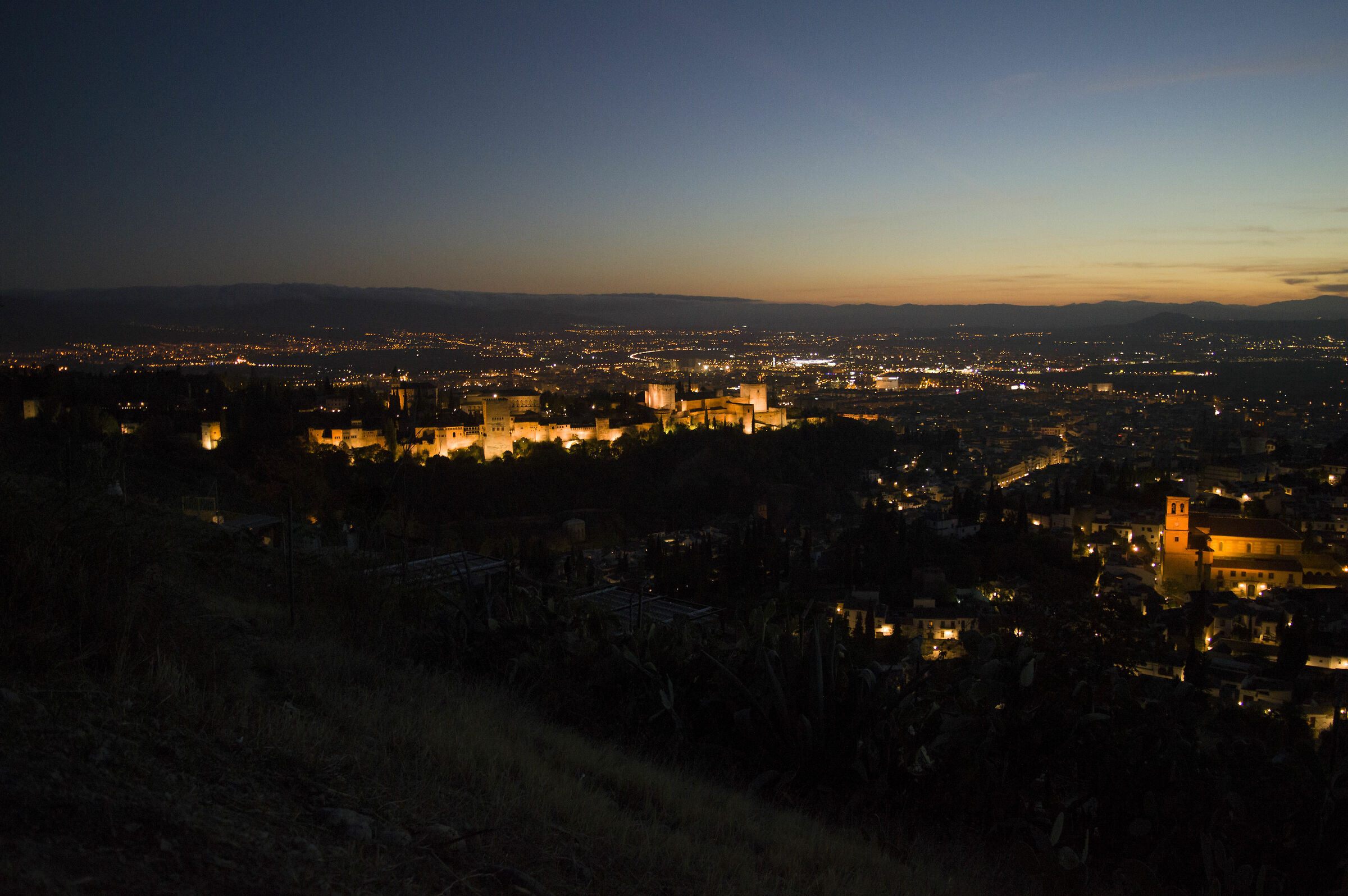 Deja de mirar el suelo y mira la Alhambra