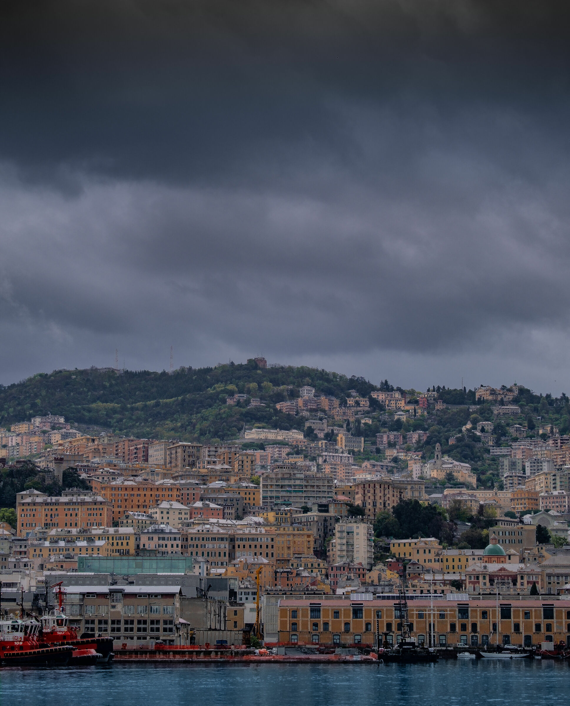 Genoa is only seen from the sea