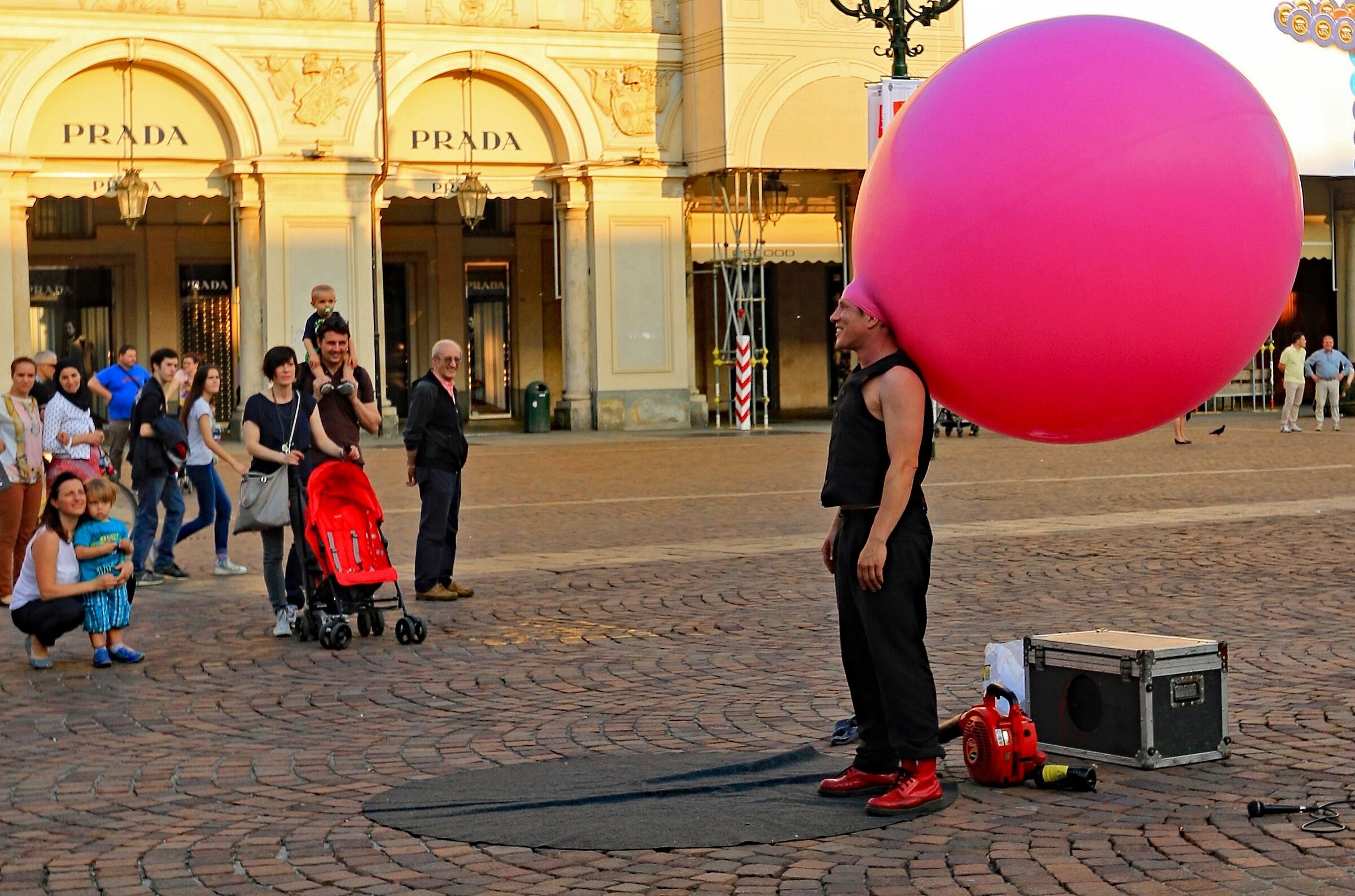 Torino: Giochi di strada in piazza San Carlo
