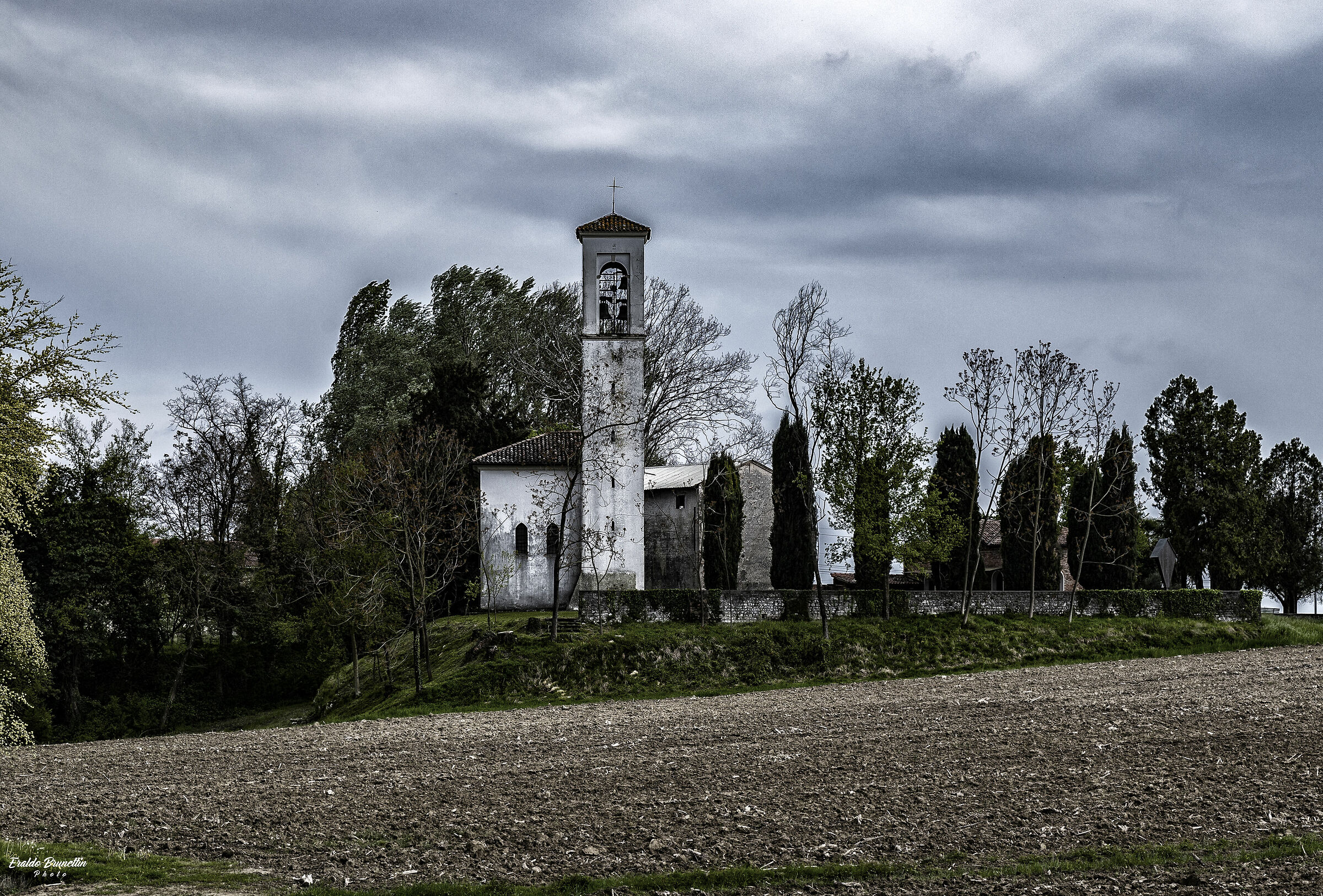 Quella chiesetta in fondo alla strada...........