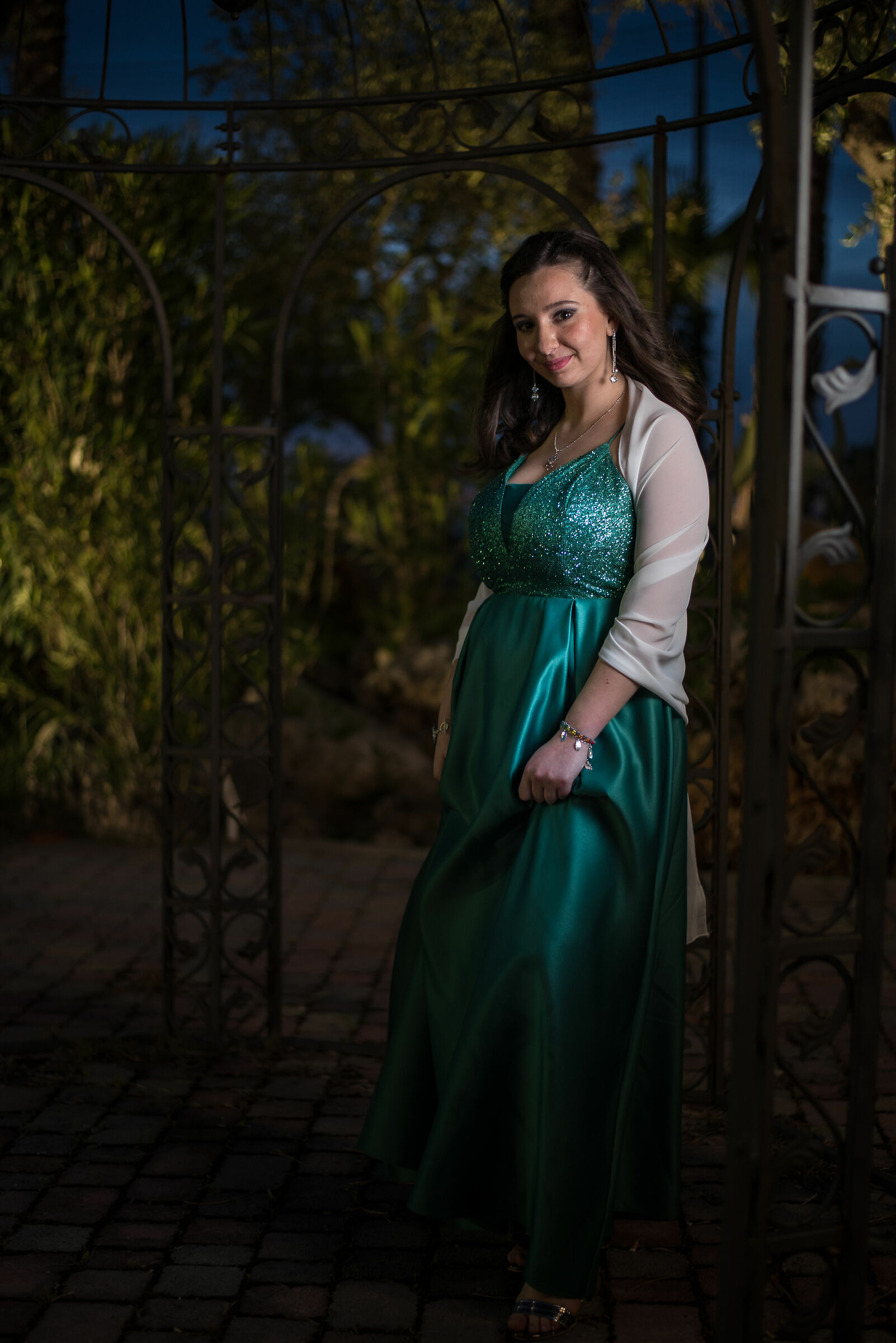 Clara guarda l'albero