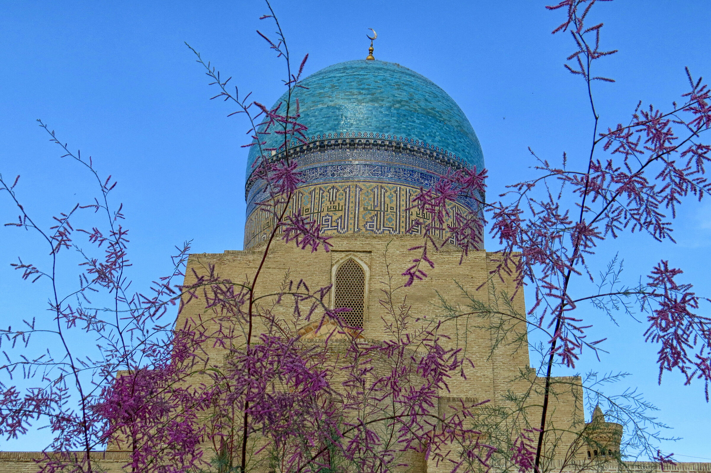 KHIVA-Light and color
