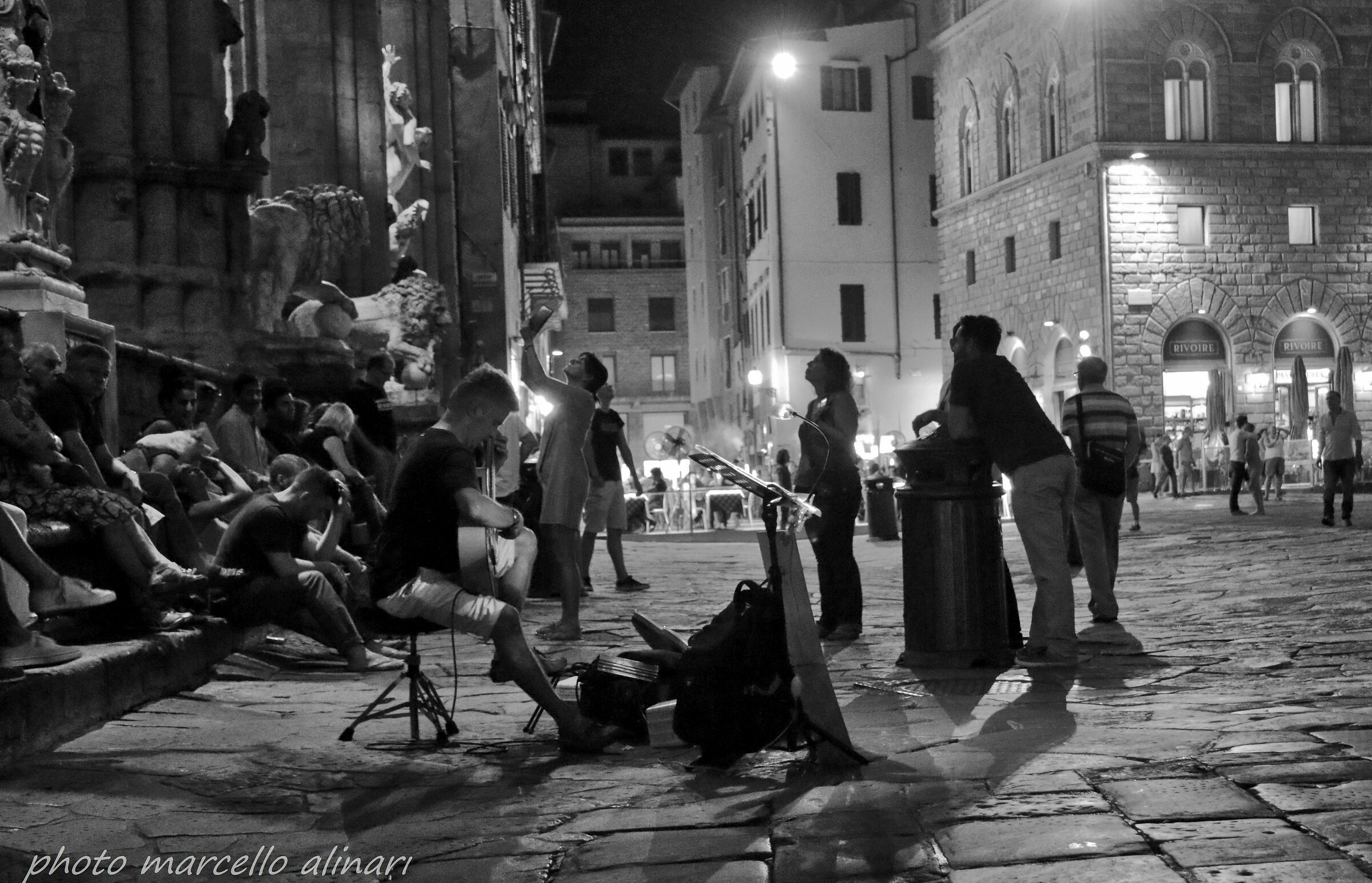 Firenze - Davanti alla Loggia dei Lanzi