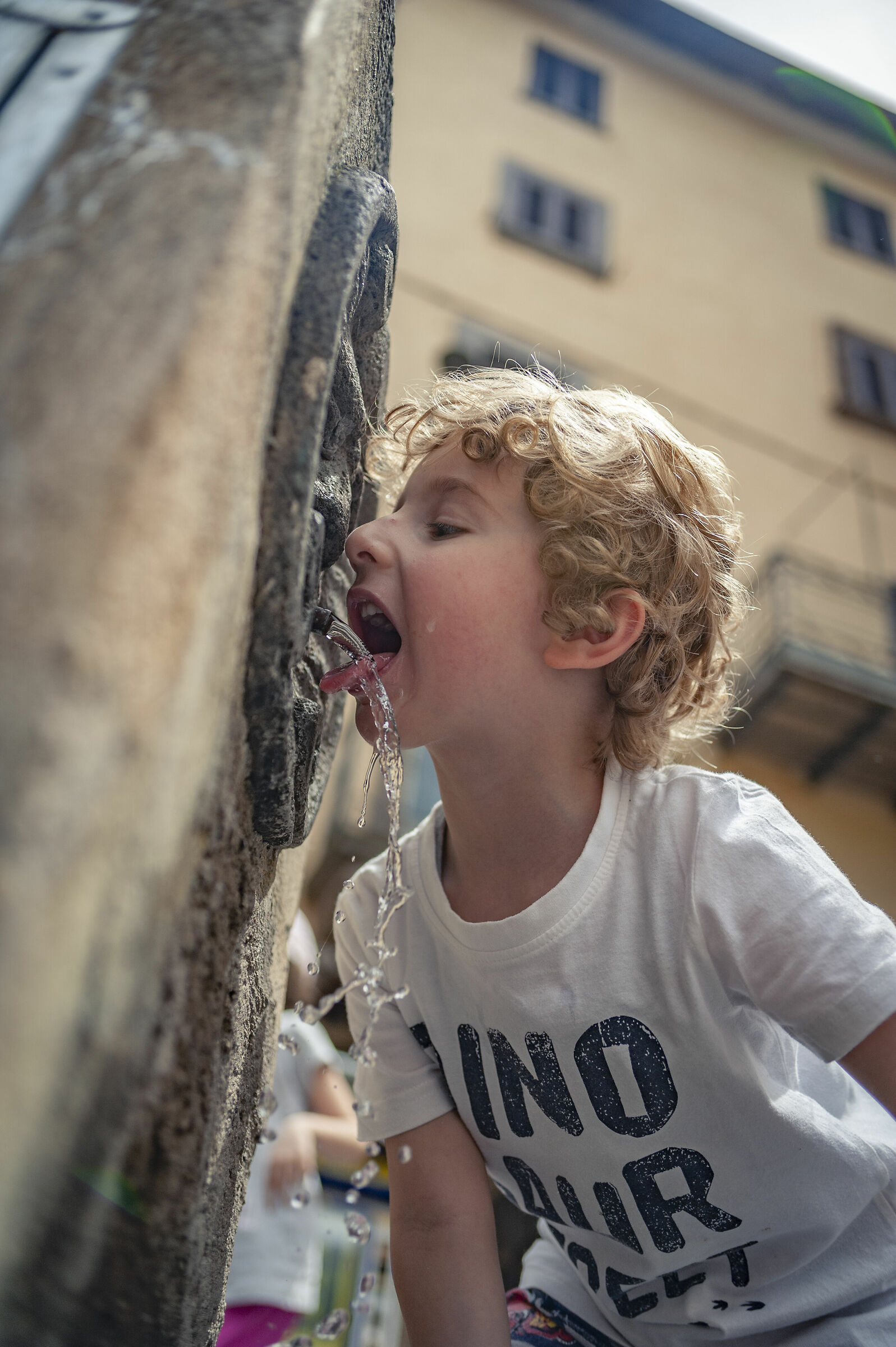 acqua fresca dalla fontana meglio delle bottigliette