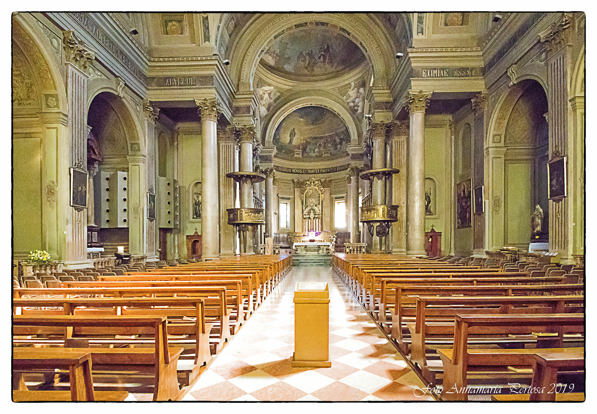 Pandino: Interno di Santa Margherita