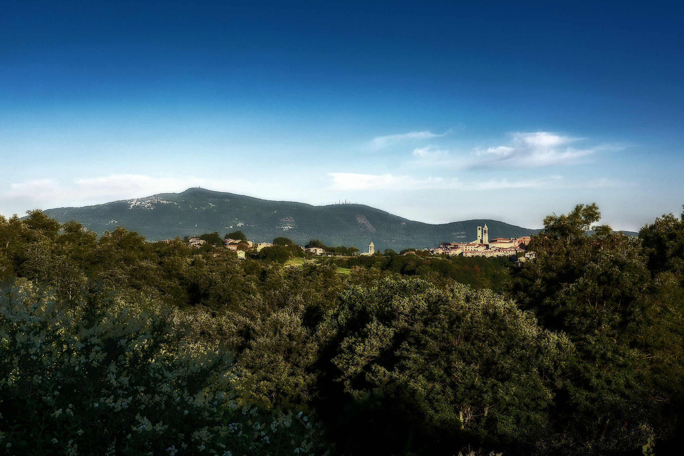 citta' della pieve (pg) sfondo monte cetona (si)