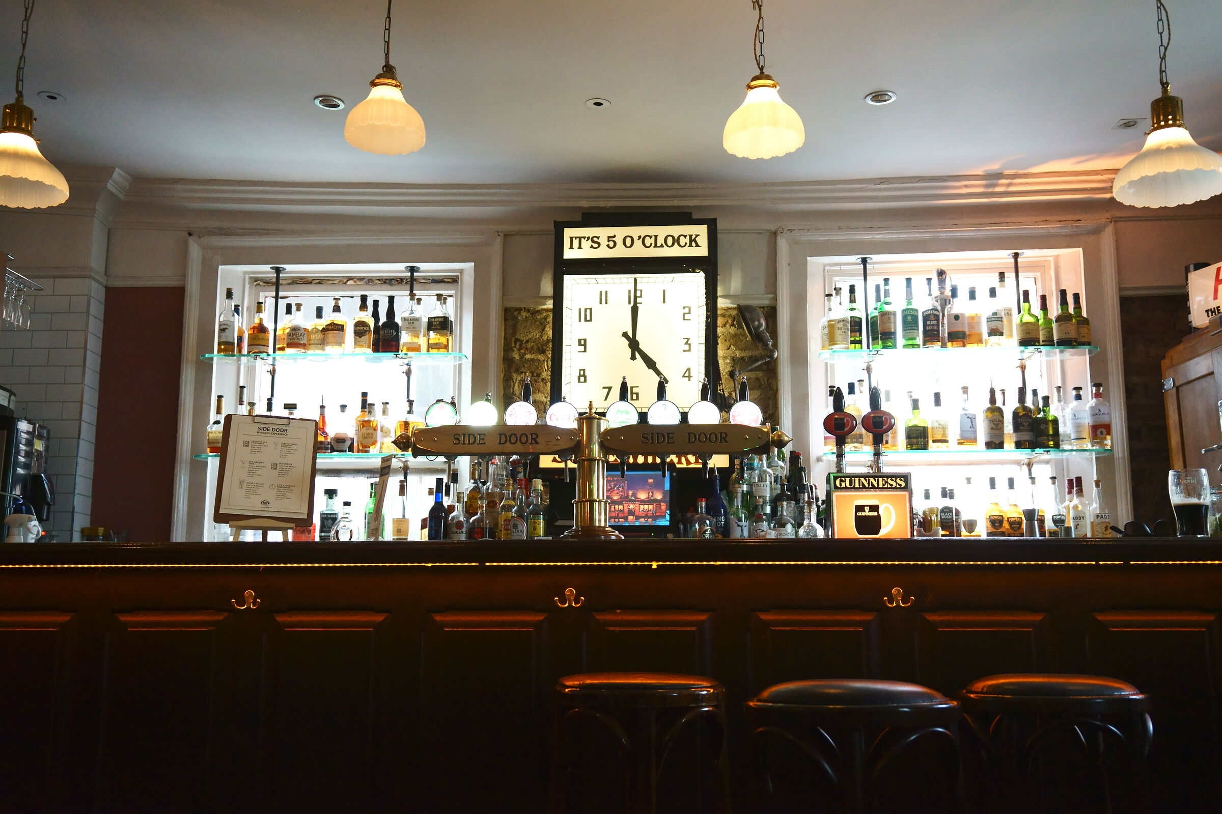 13-6-2019 1 It's 5 o' clock