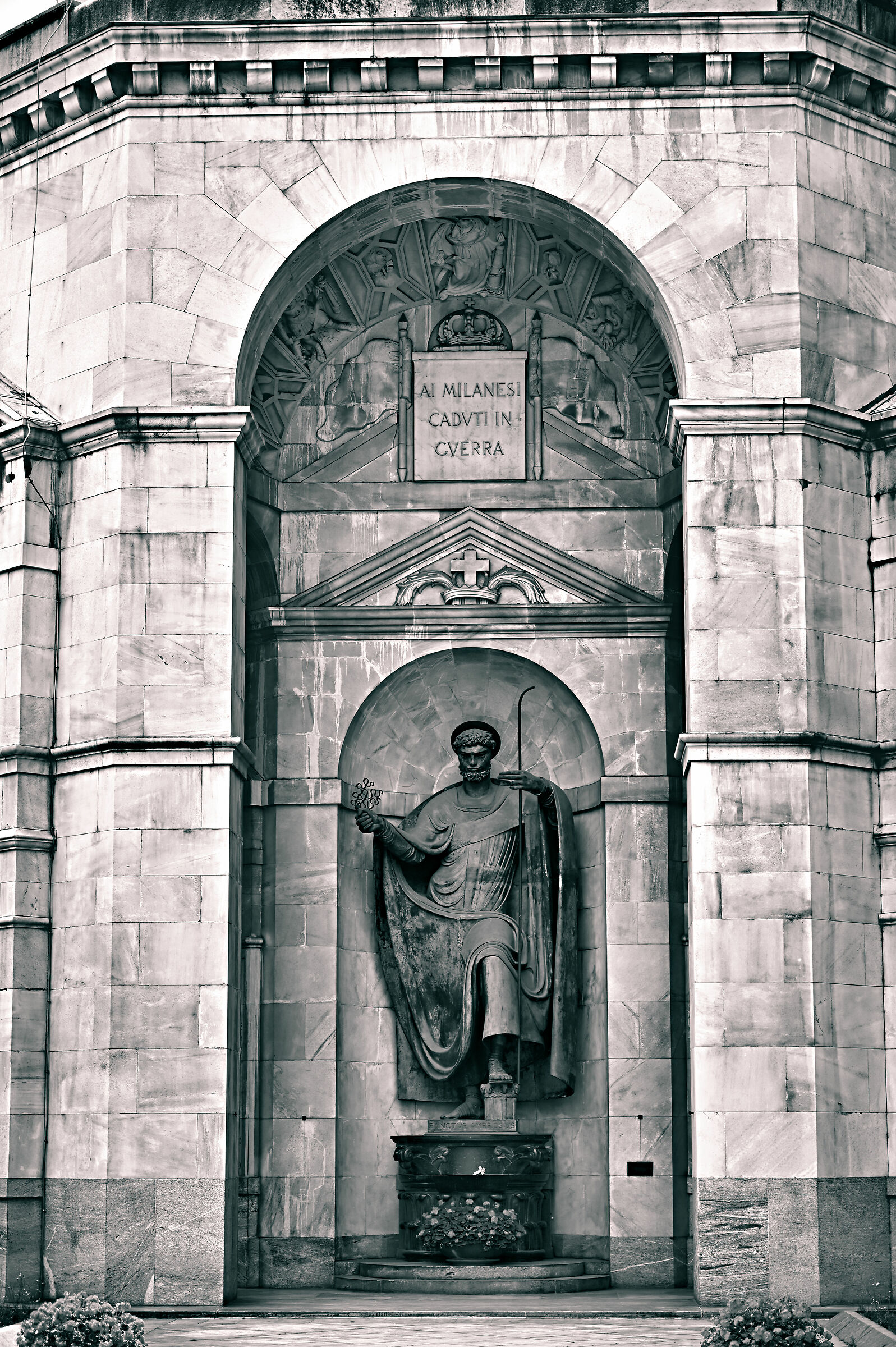 To the fallen Milanese of all wars