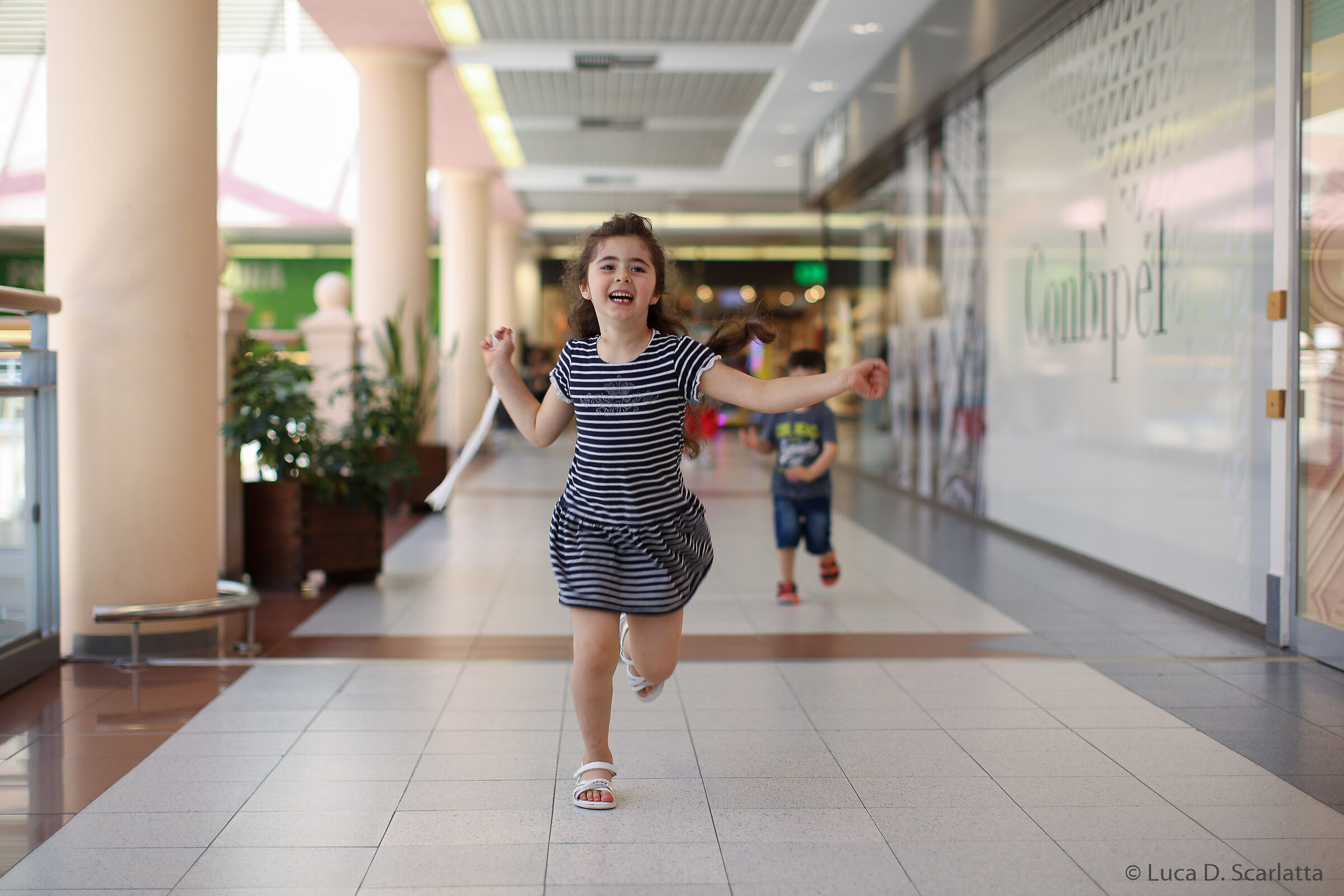 Non si corre nella galleria!